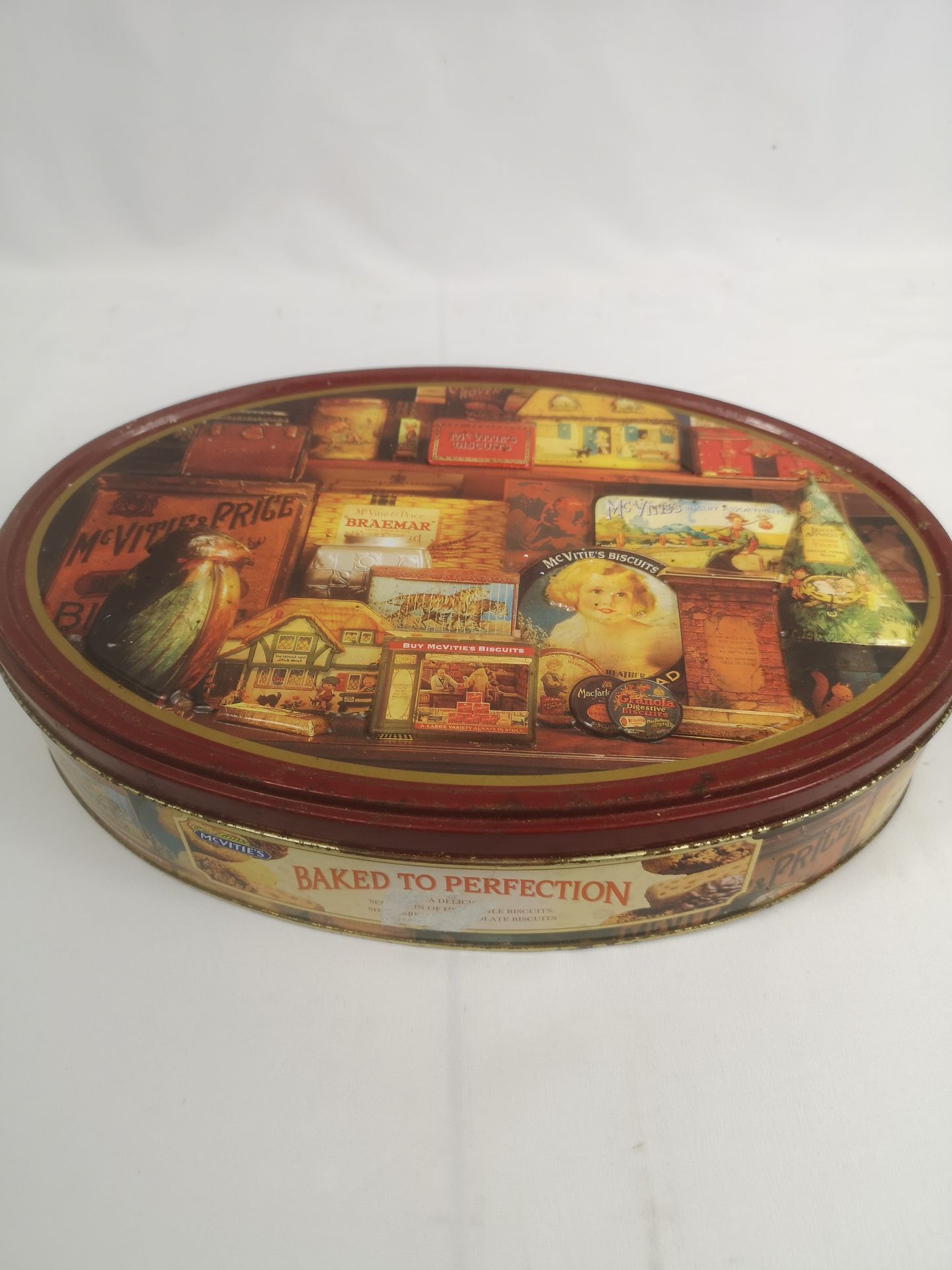 Approximately twenty biscuit and other tins - Image 4 of 9