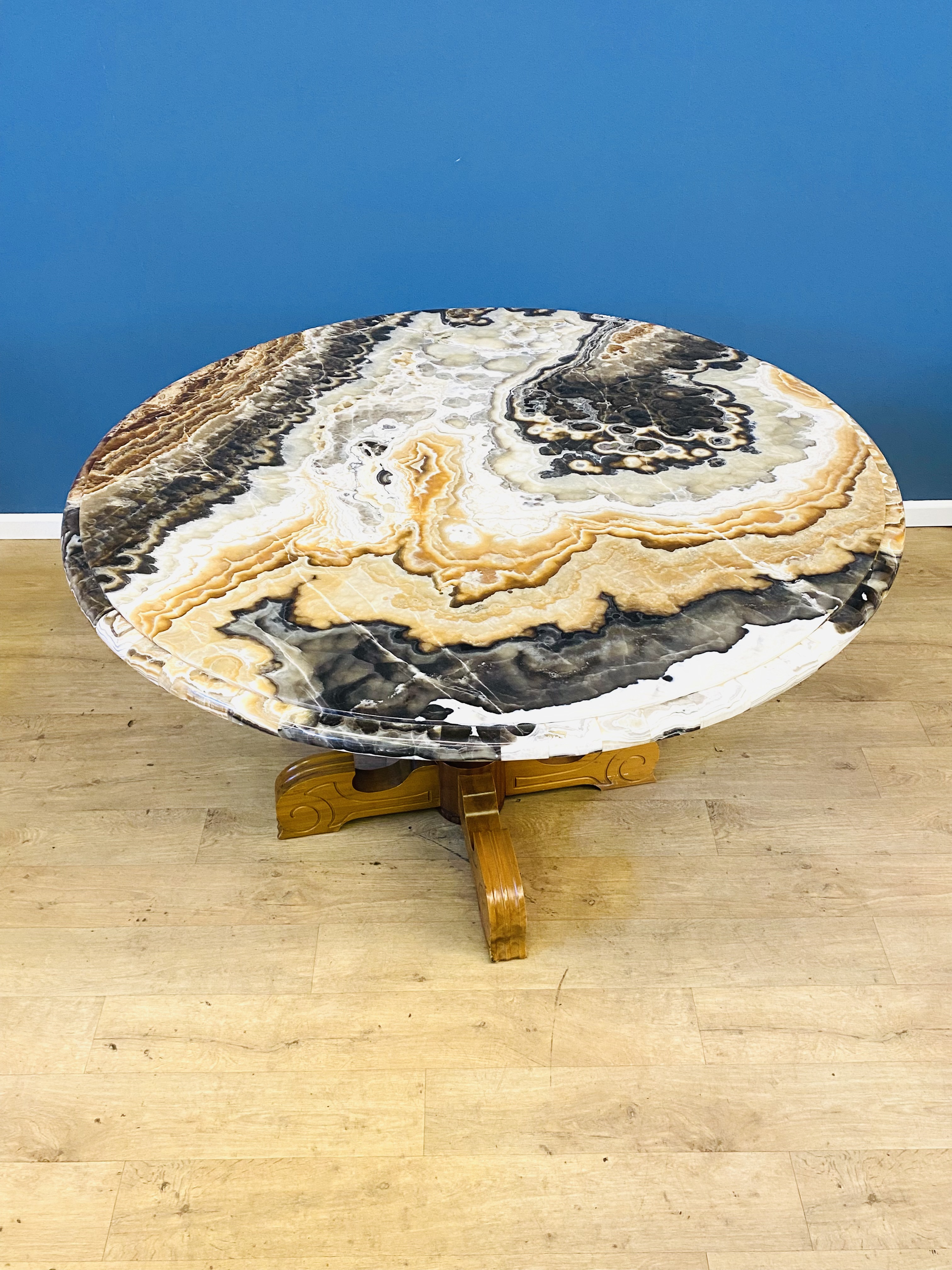 Circular marble breakfast table - Image 2 of 4