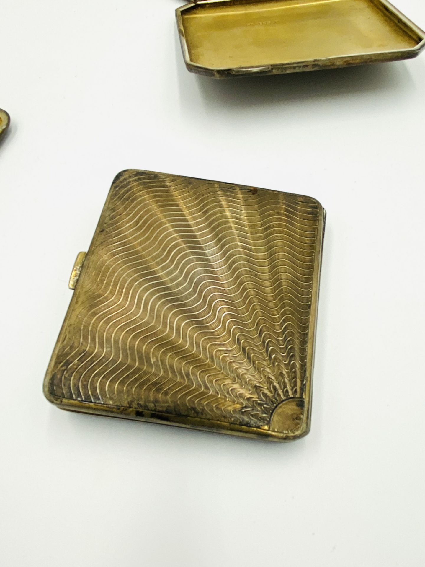 Three silver cigarette cases together with a brass cigarette case - Image 5 of 5