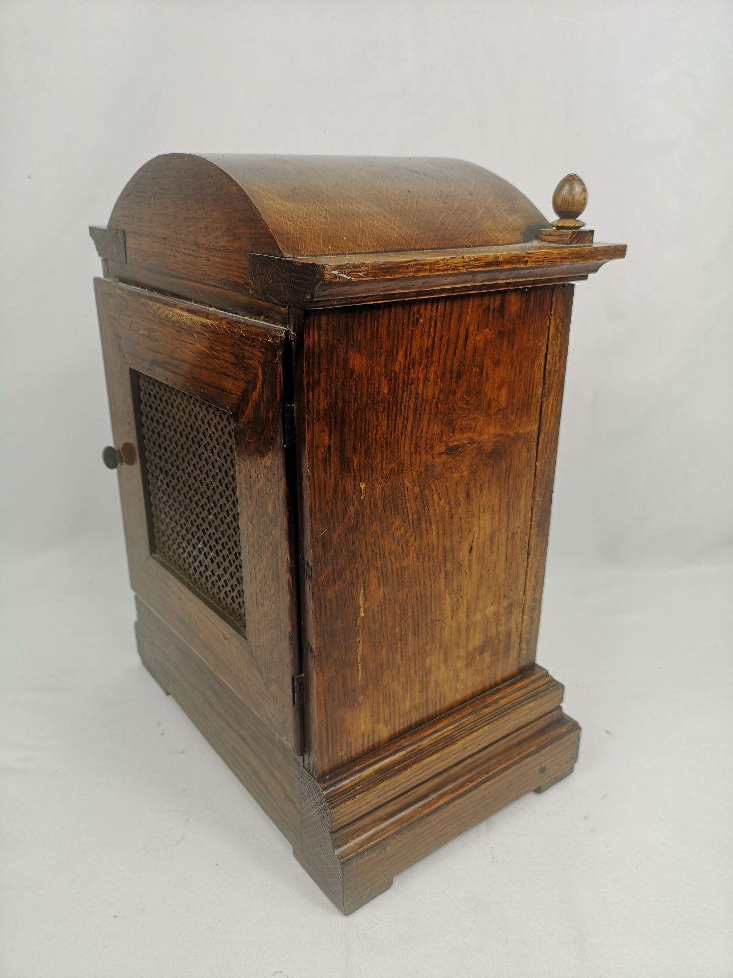 Oak cased mantel clock with brass face - Image 5 of 6