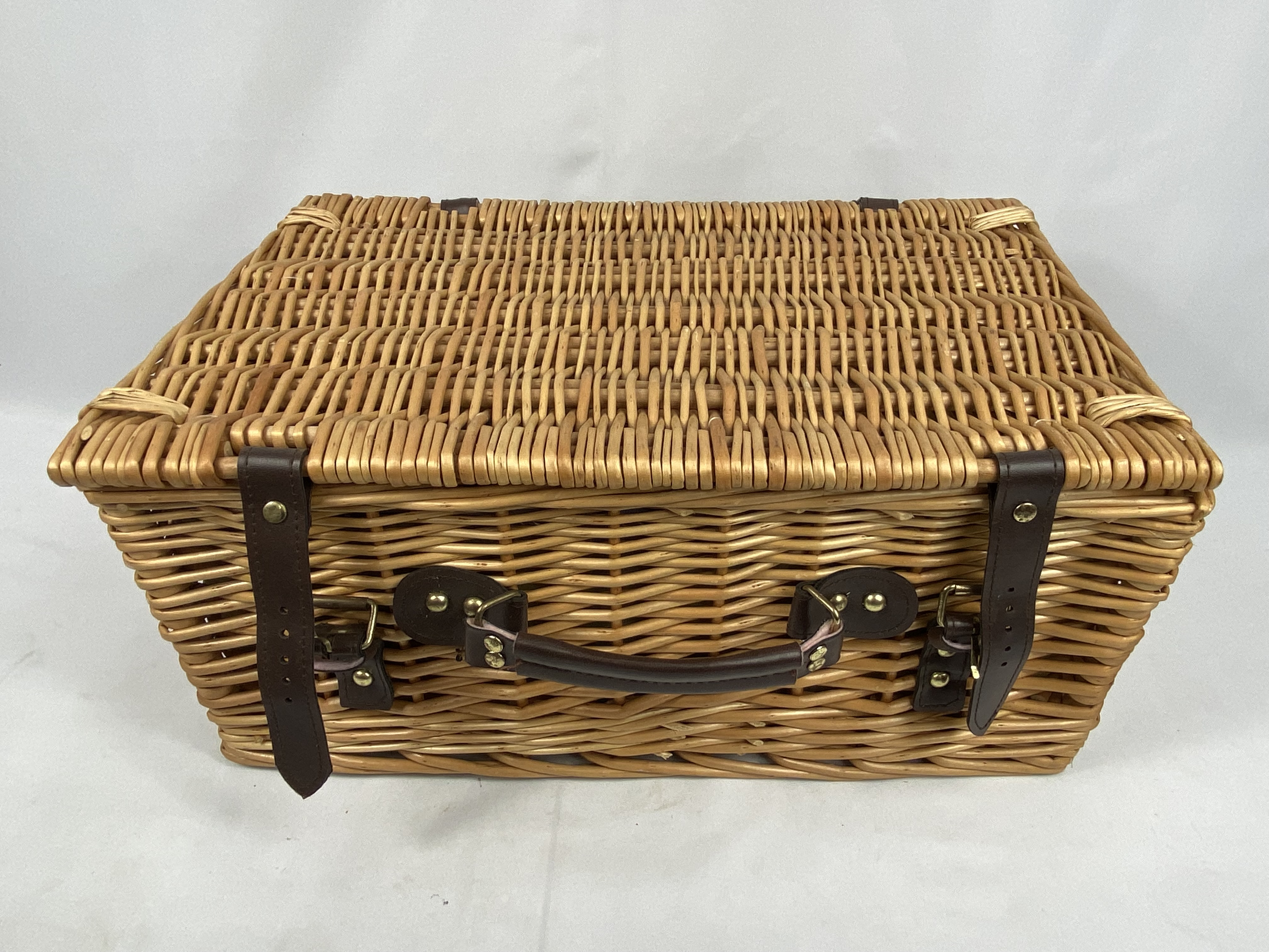Fitted picnic hamper - Image 2 of 5