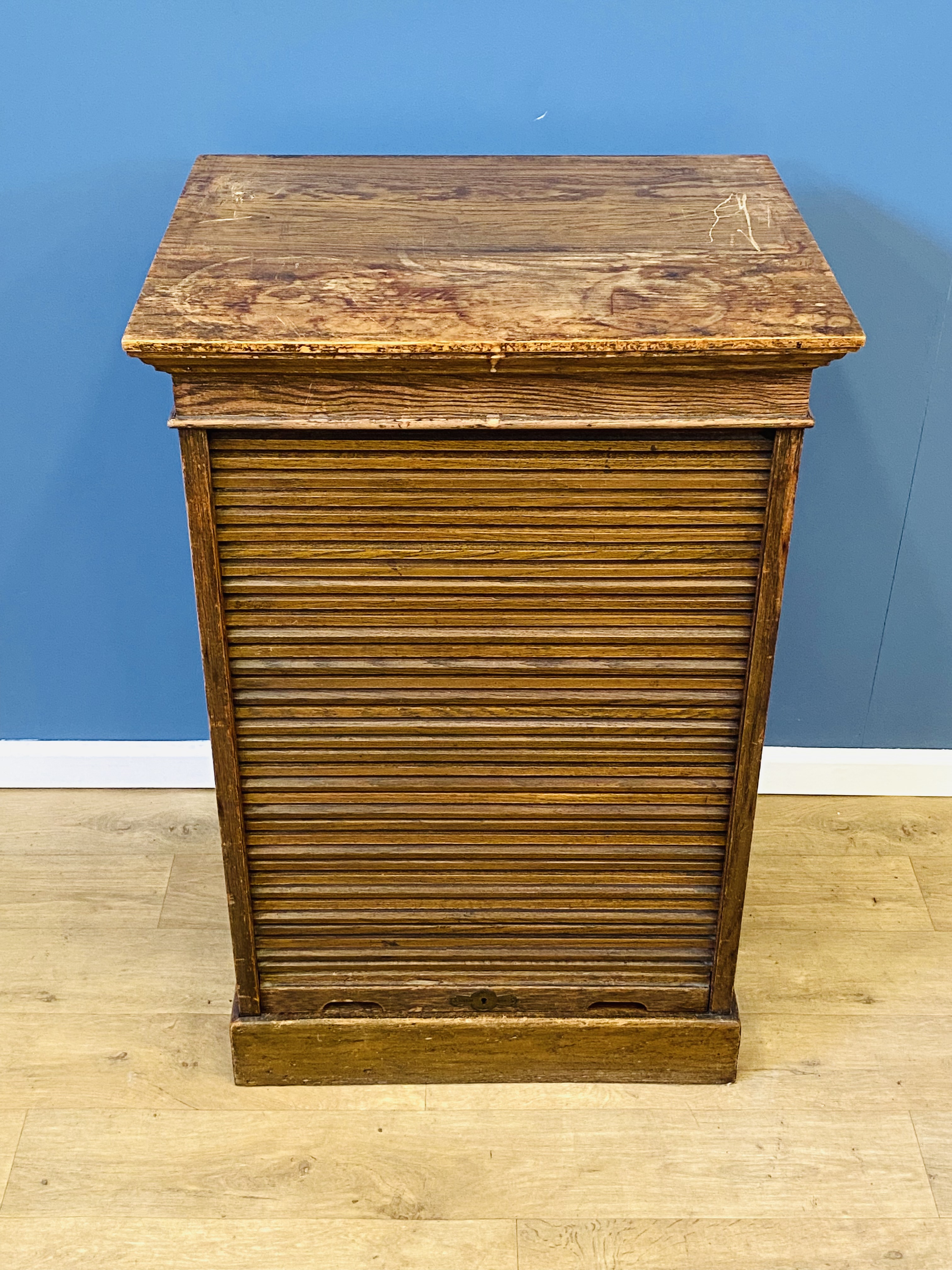 Oak tambour fronted filing cabinet - Image 2 of 5