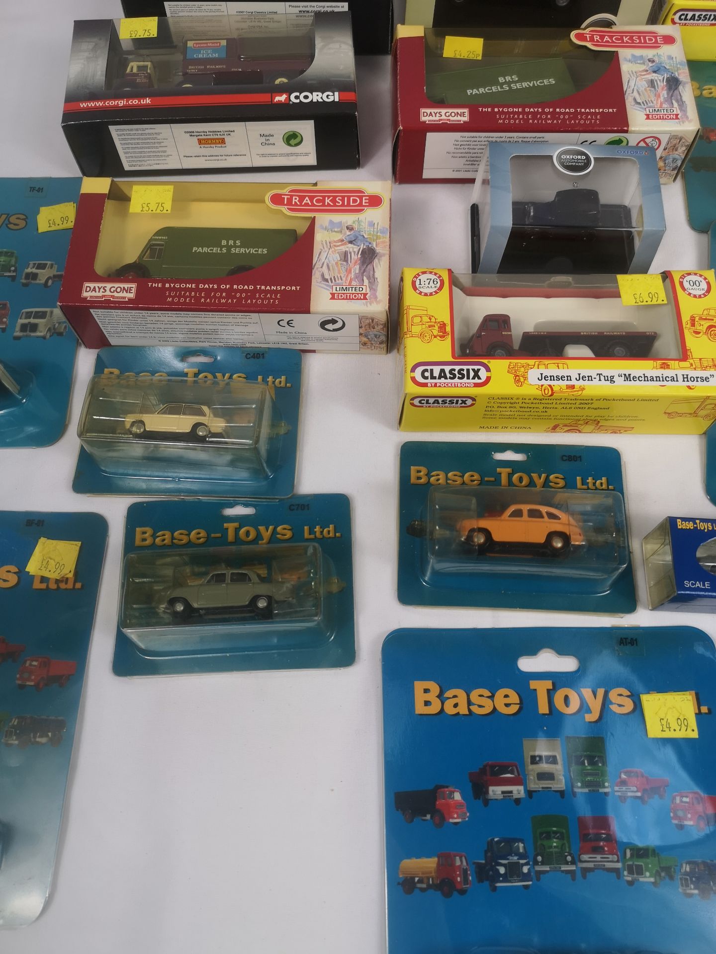 Quantity of boxed model vehicles - Image 6 of 9