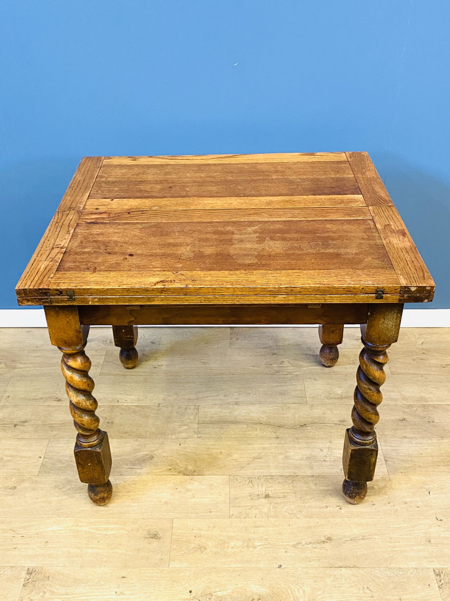 Oak extendable table - Image 3 of 4