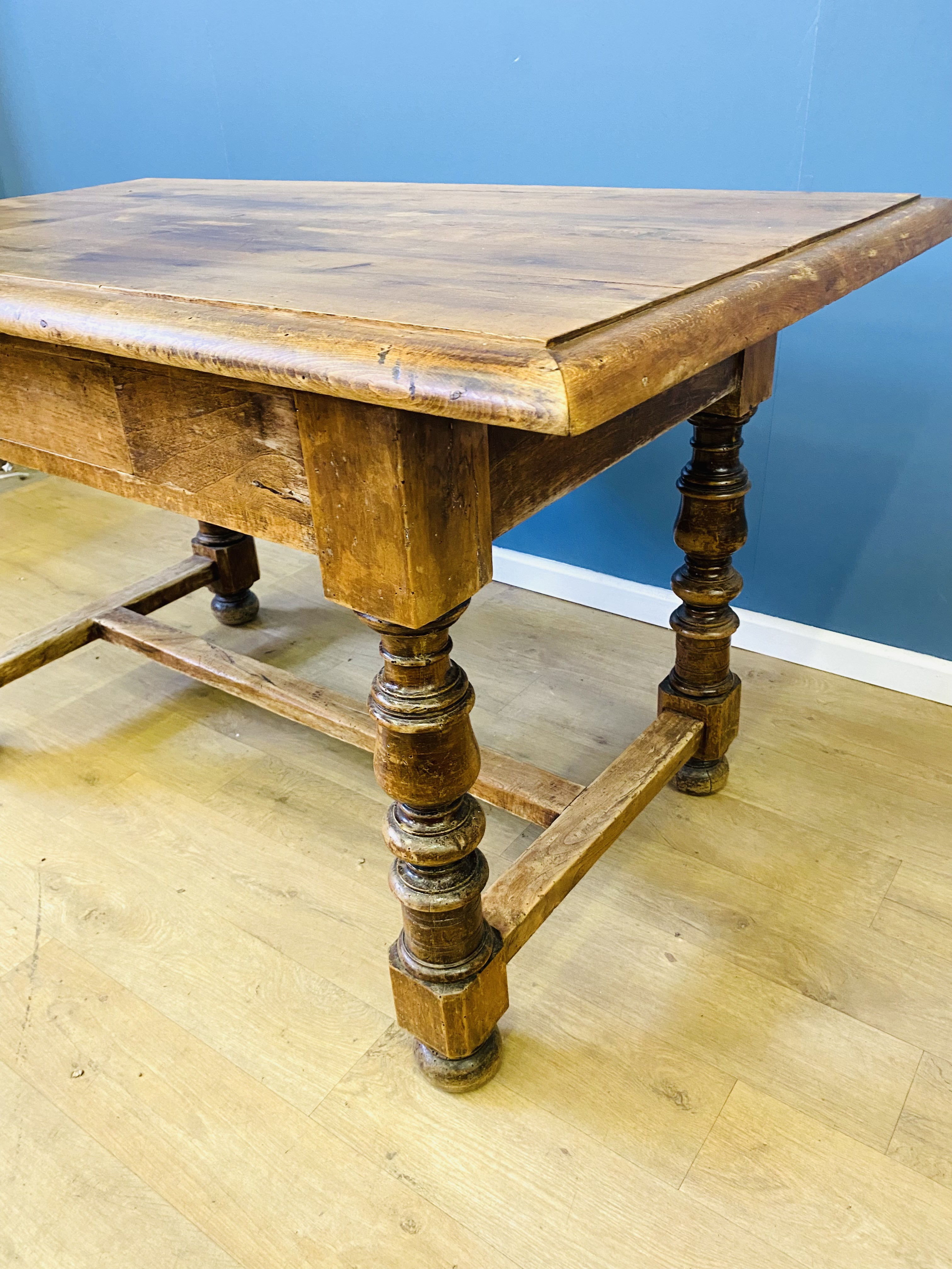 Pine farmhouse table - Image 2 of 5