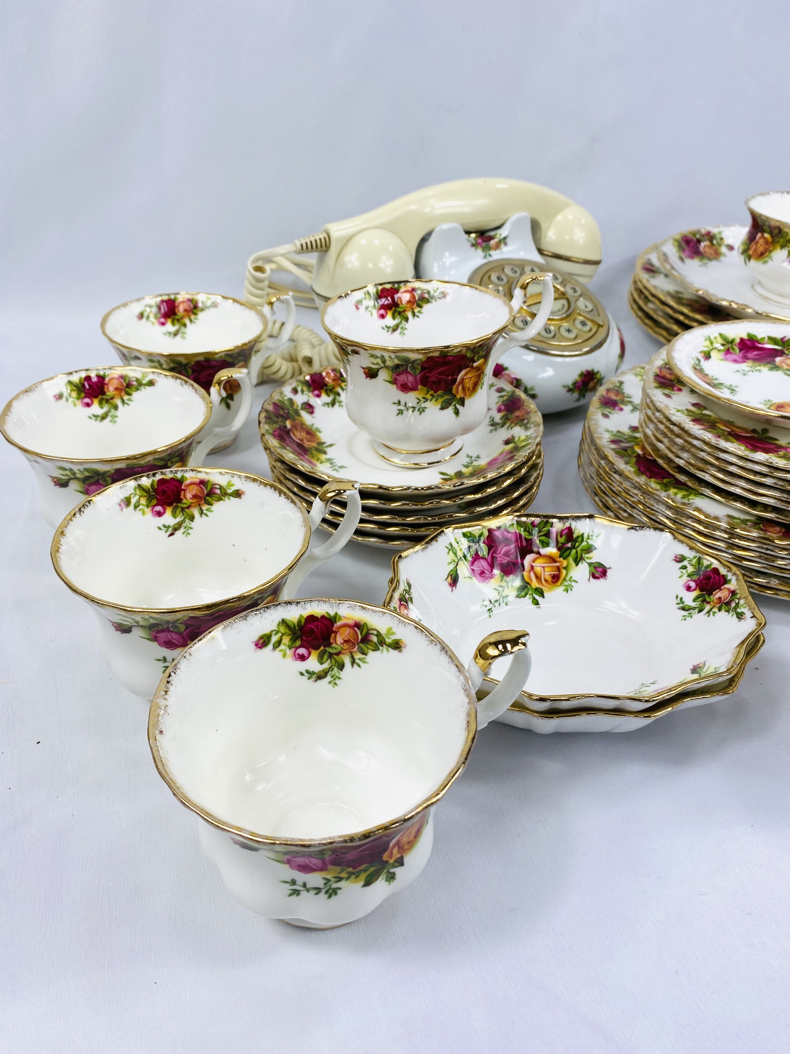 Royal Albert Country Roses part dinner and tea set - Image 4 of 5