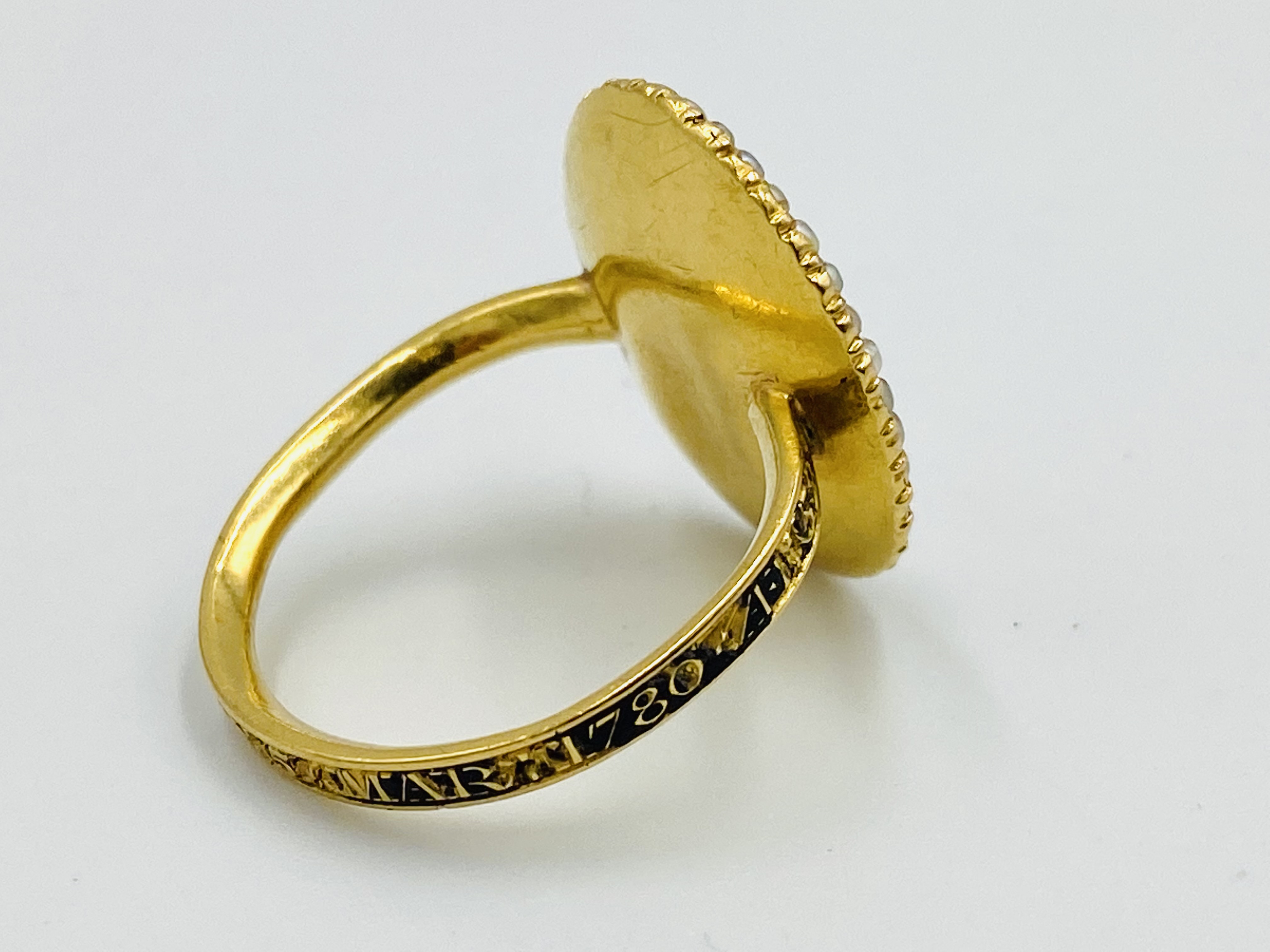 Gold mourning ring dated 1852 - Image 4 of 5