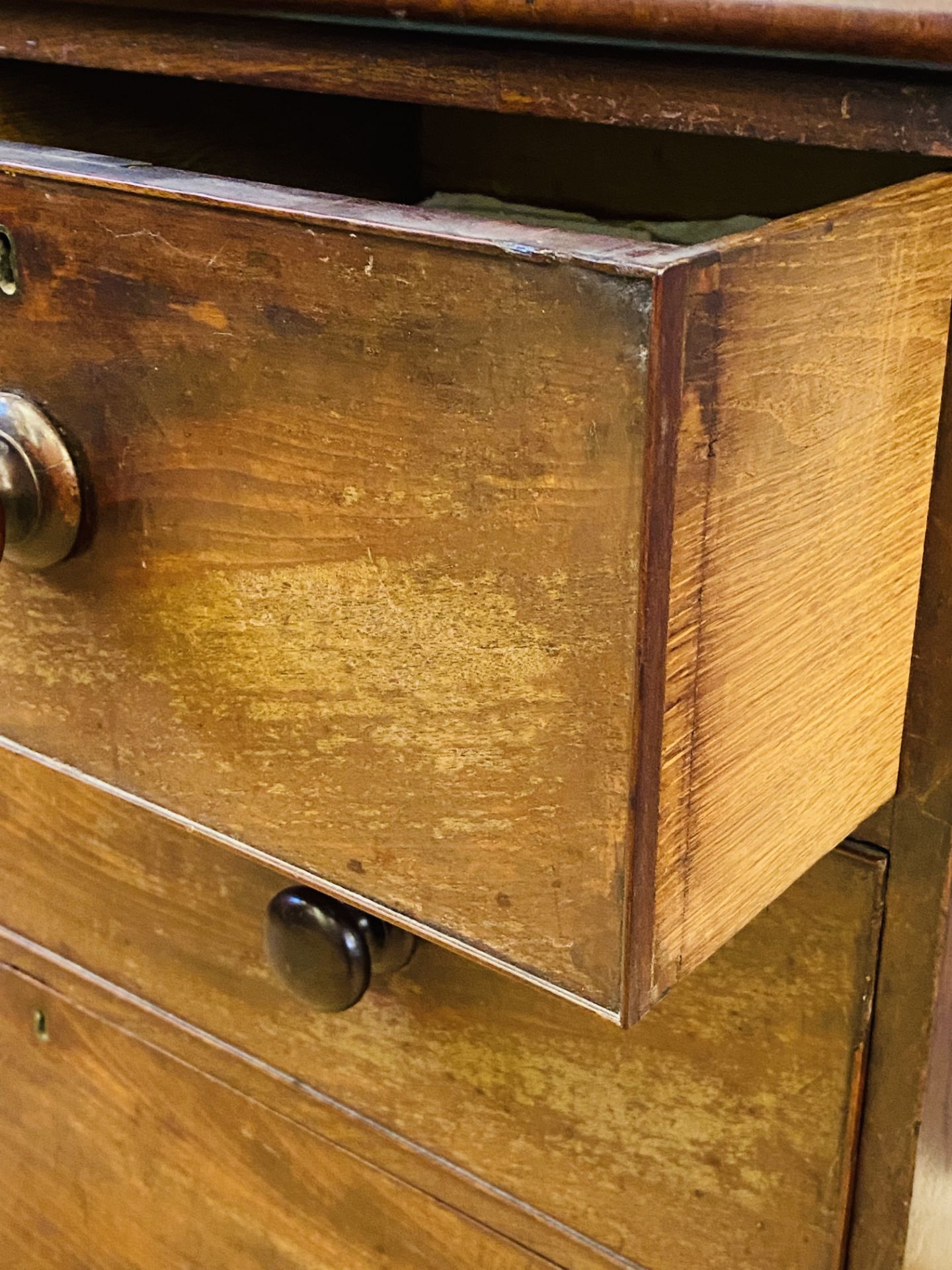 Victorian mahogany chest of drawers - Image 5 of 5