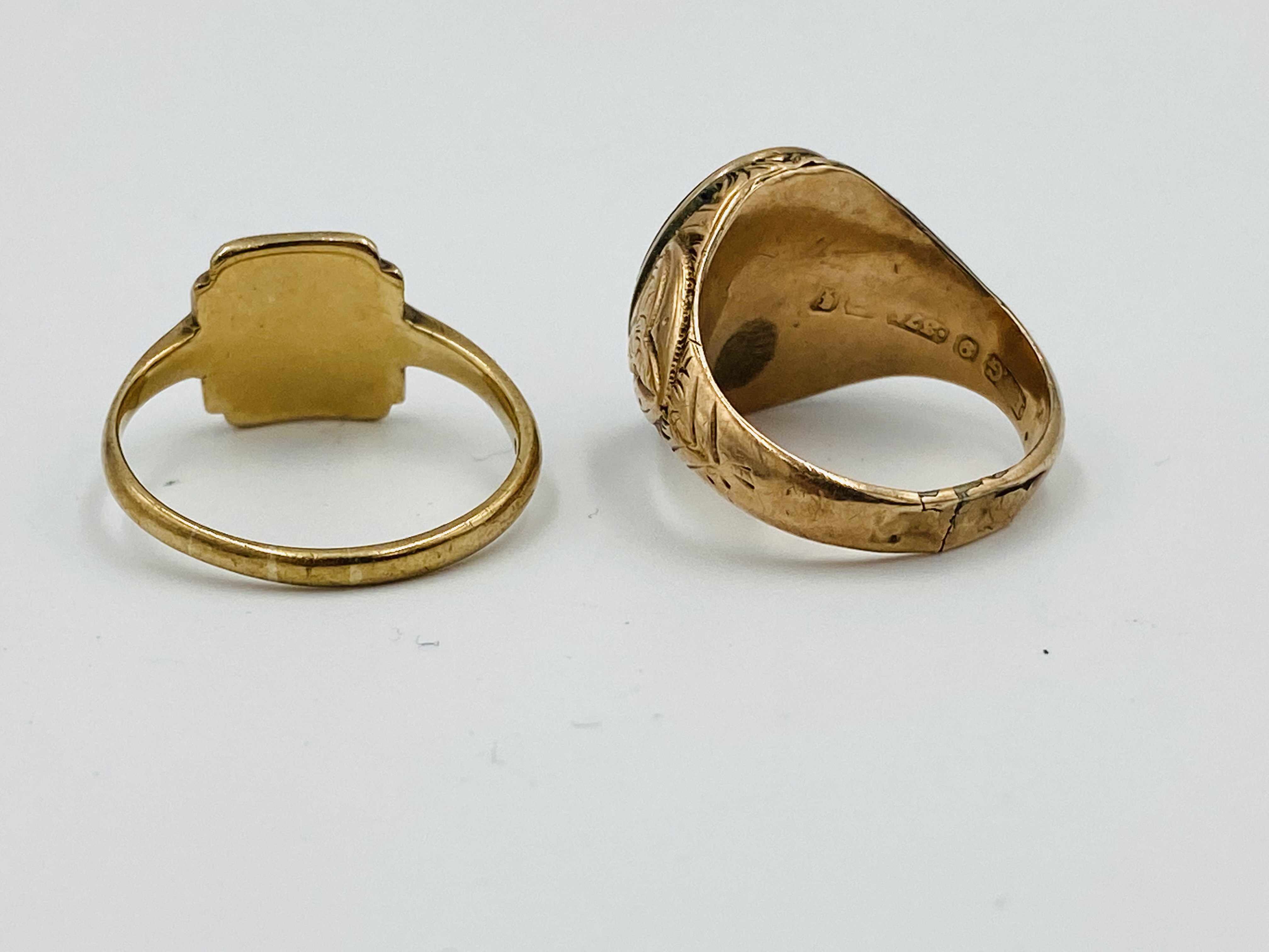 Two 9ct gold signet rings - Image 4 of 4