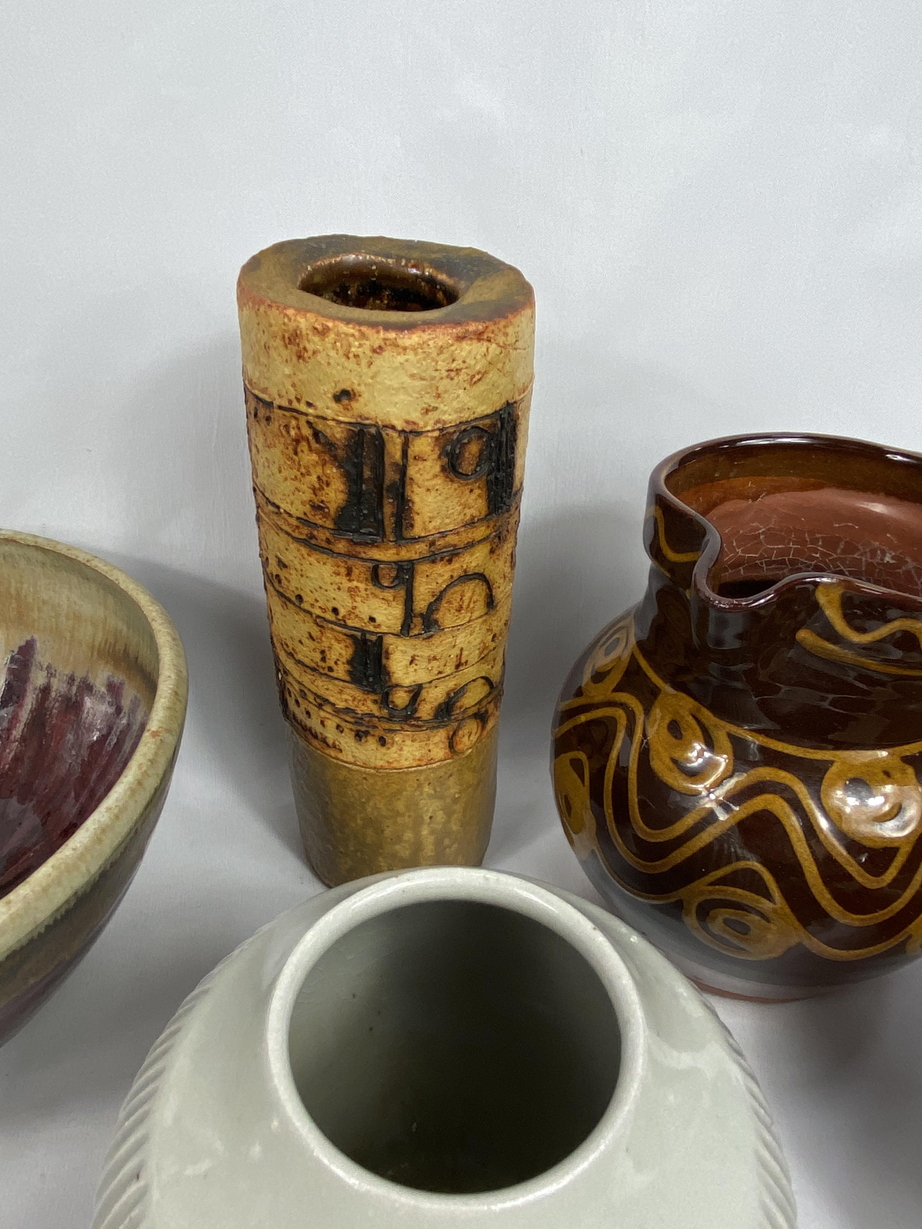 Quantity of studio pottery - Image 5 of 7