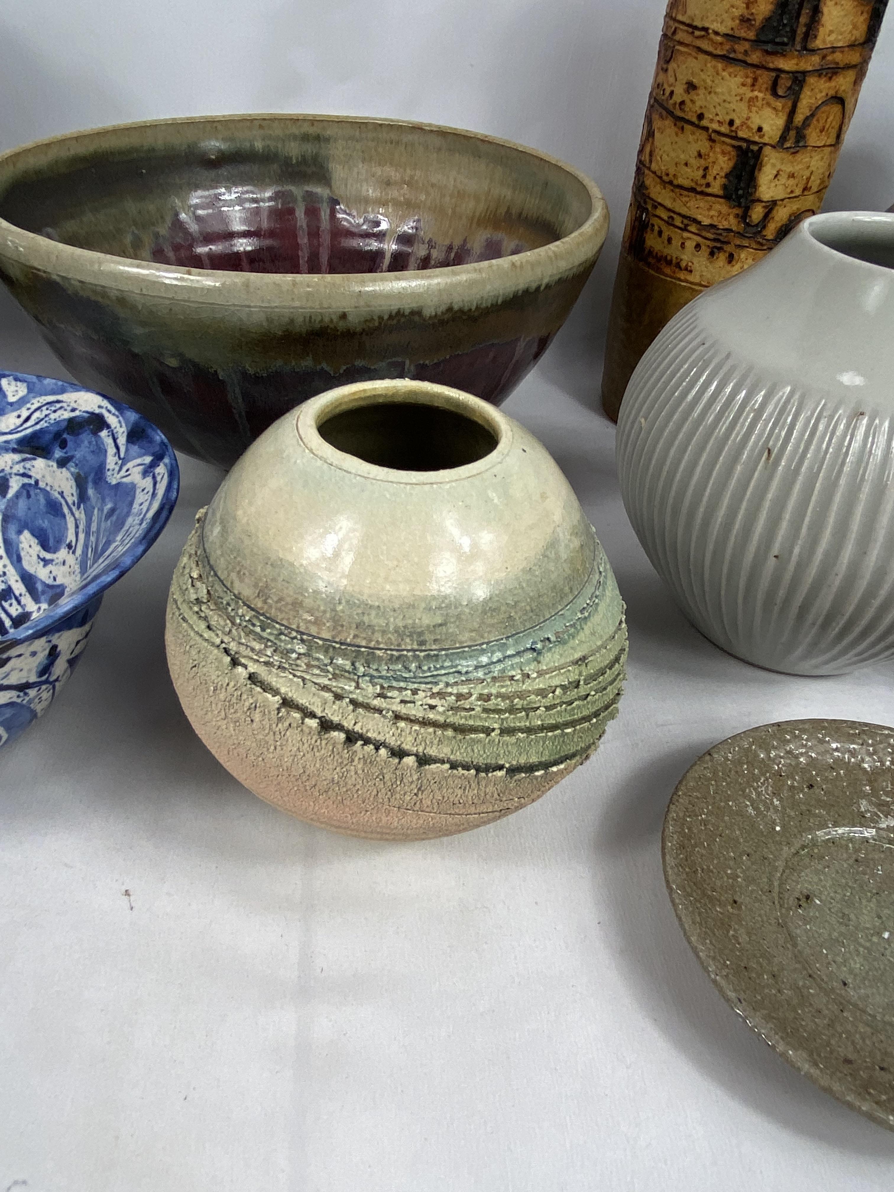 Quantity of studio pottery - Image 4 of 7