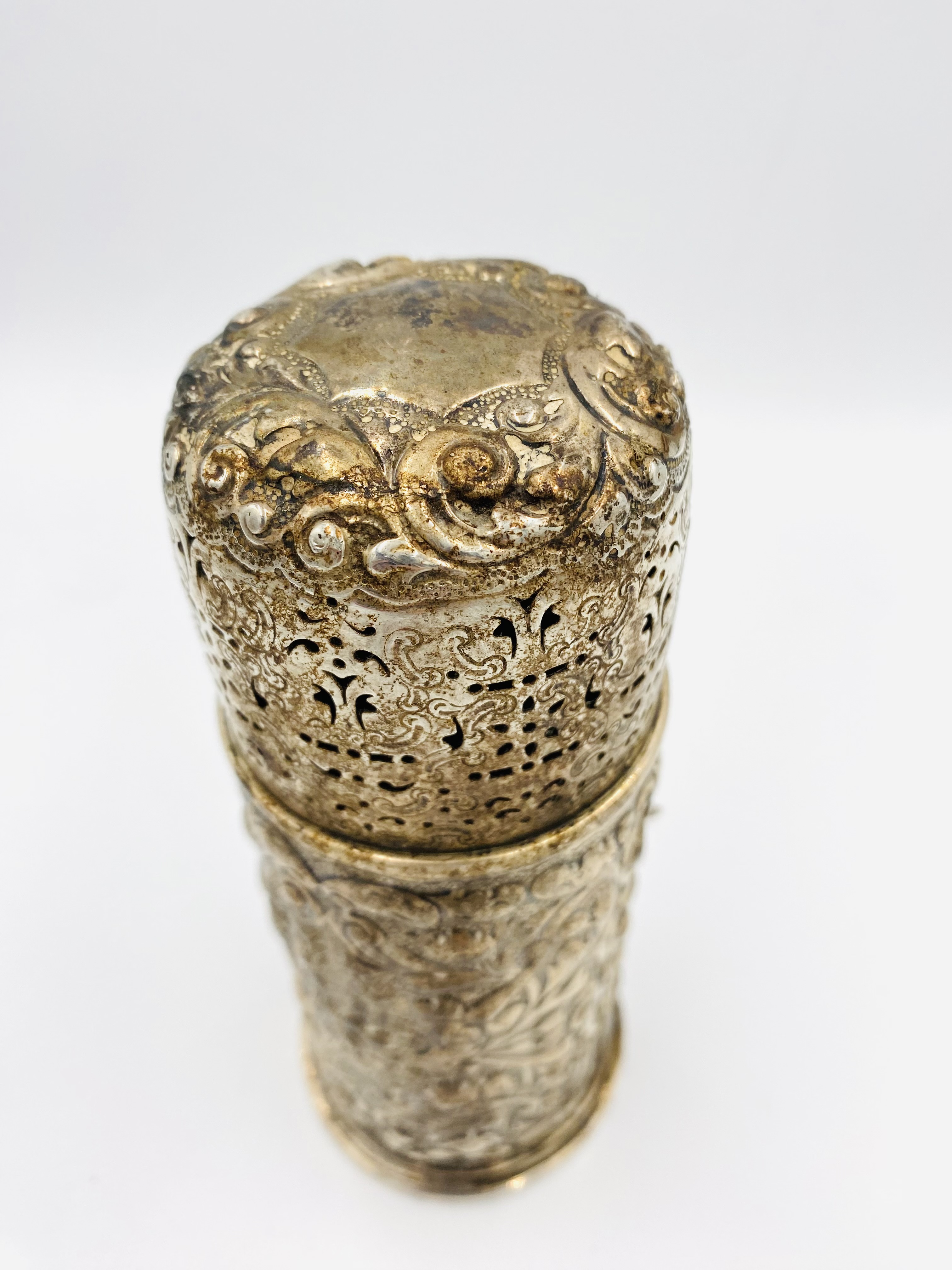 Silver sugar caster - Image 3 of 5