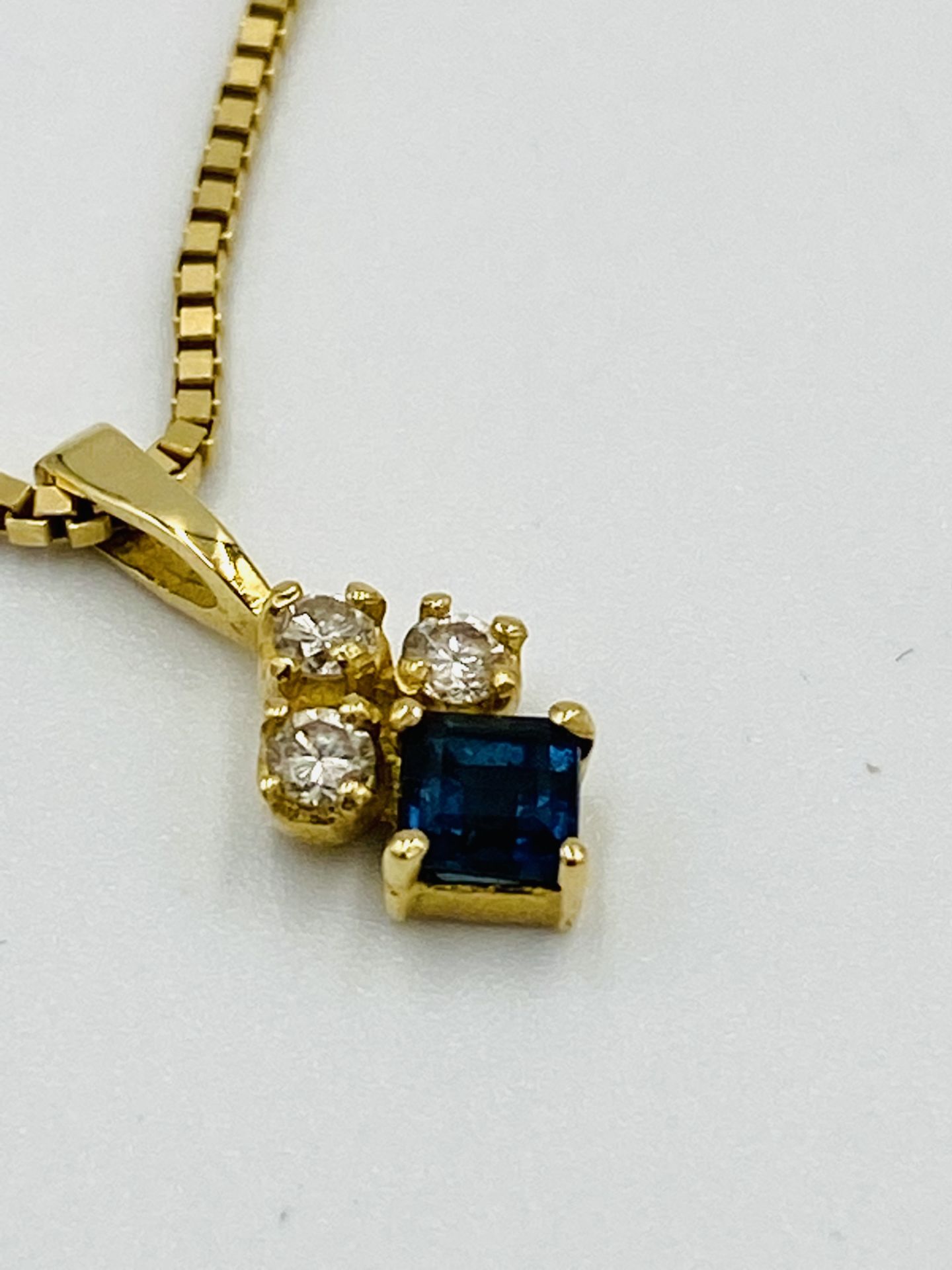 18ct gold pendant set with three diamonds on 14ct gold chain - Image 4 of 6