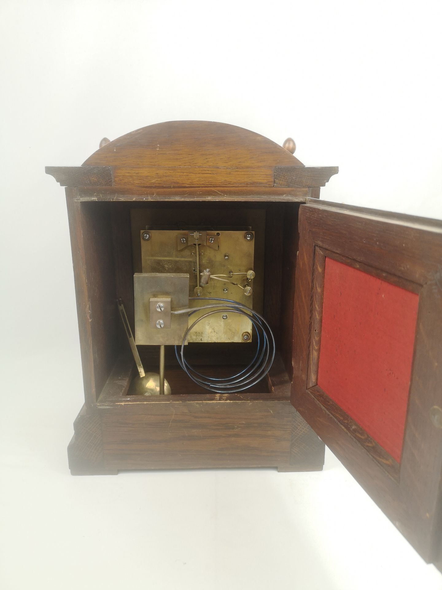 Oak cased mantel clock with brass face - Image 4 of 6