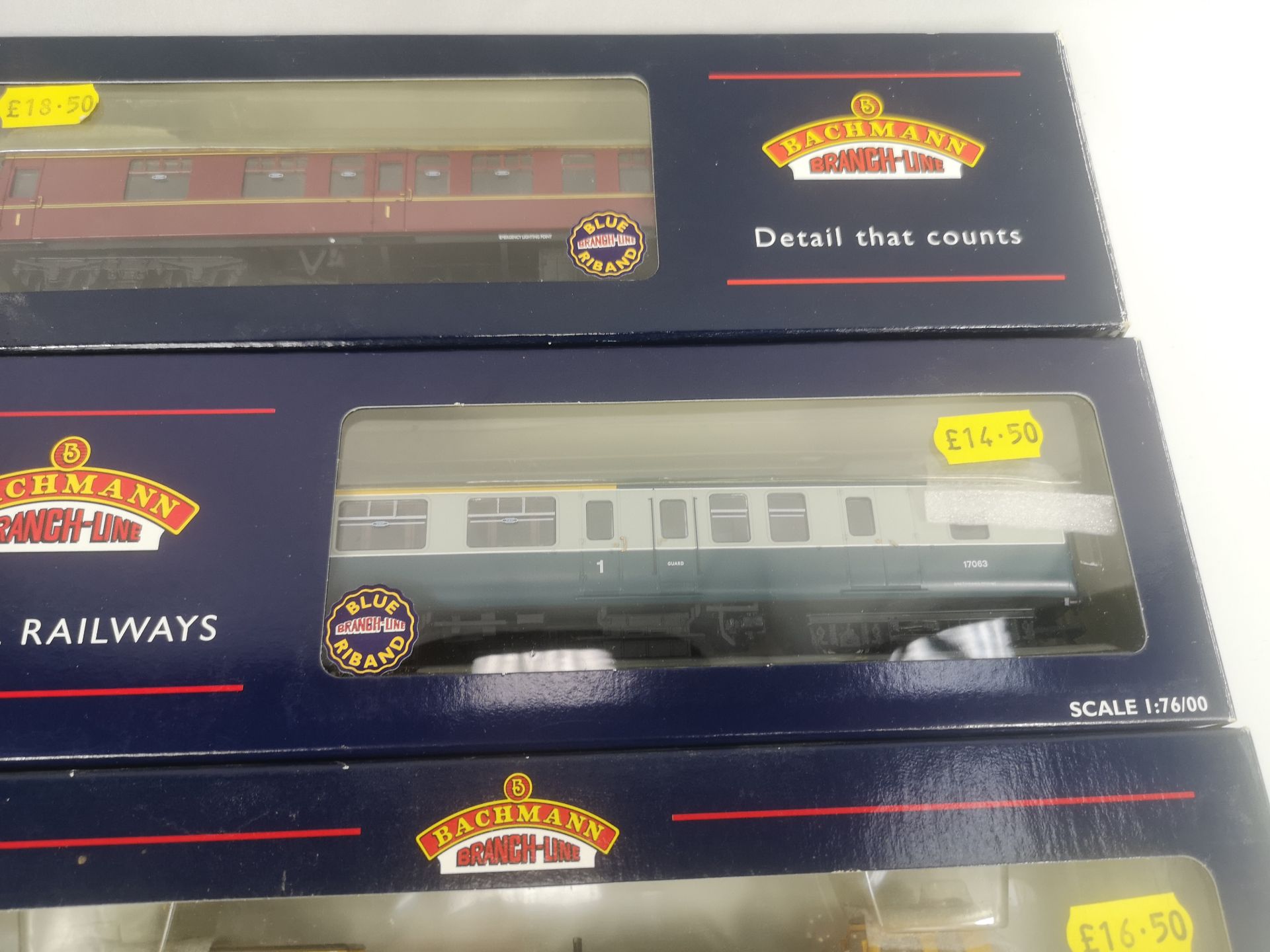 Three bachmann 00 gauge carriages and other items - Image 3 of 6
