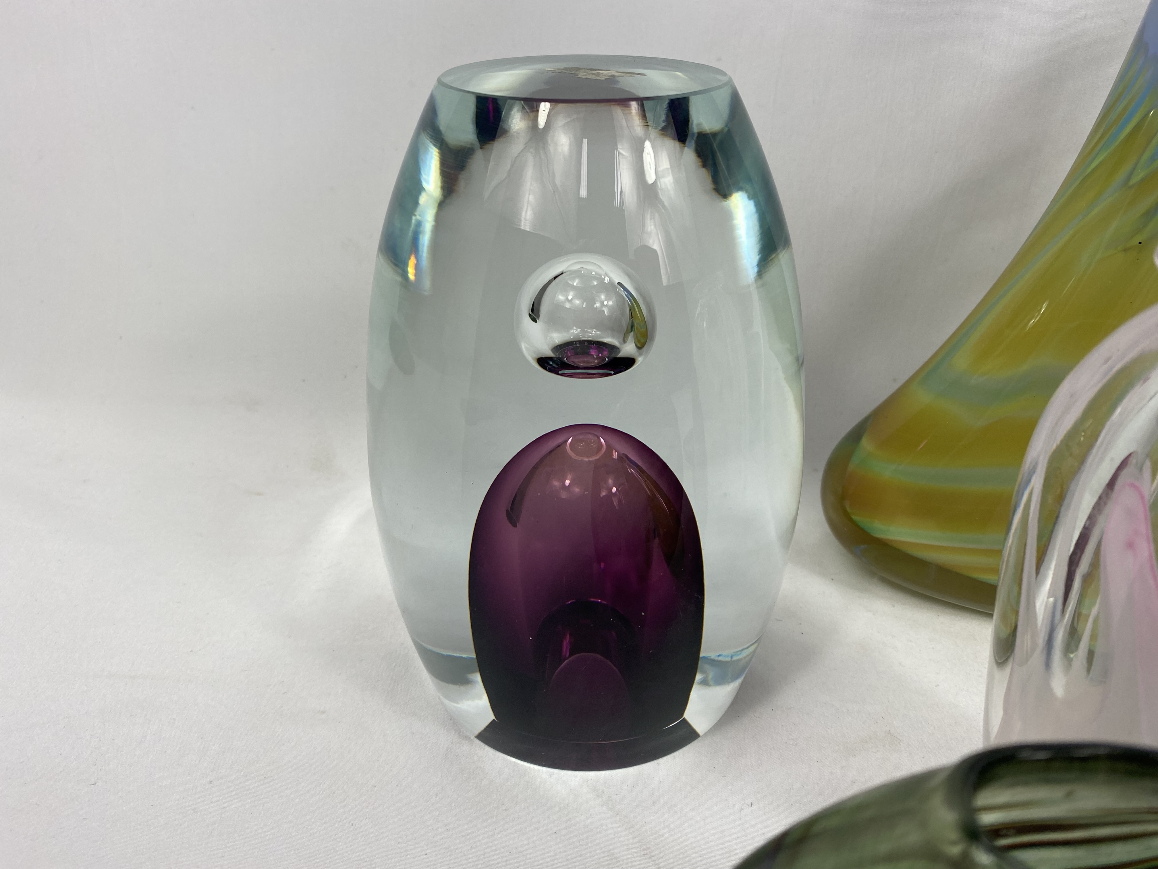 Collection of six items of art glass - Image 2 of 7