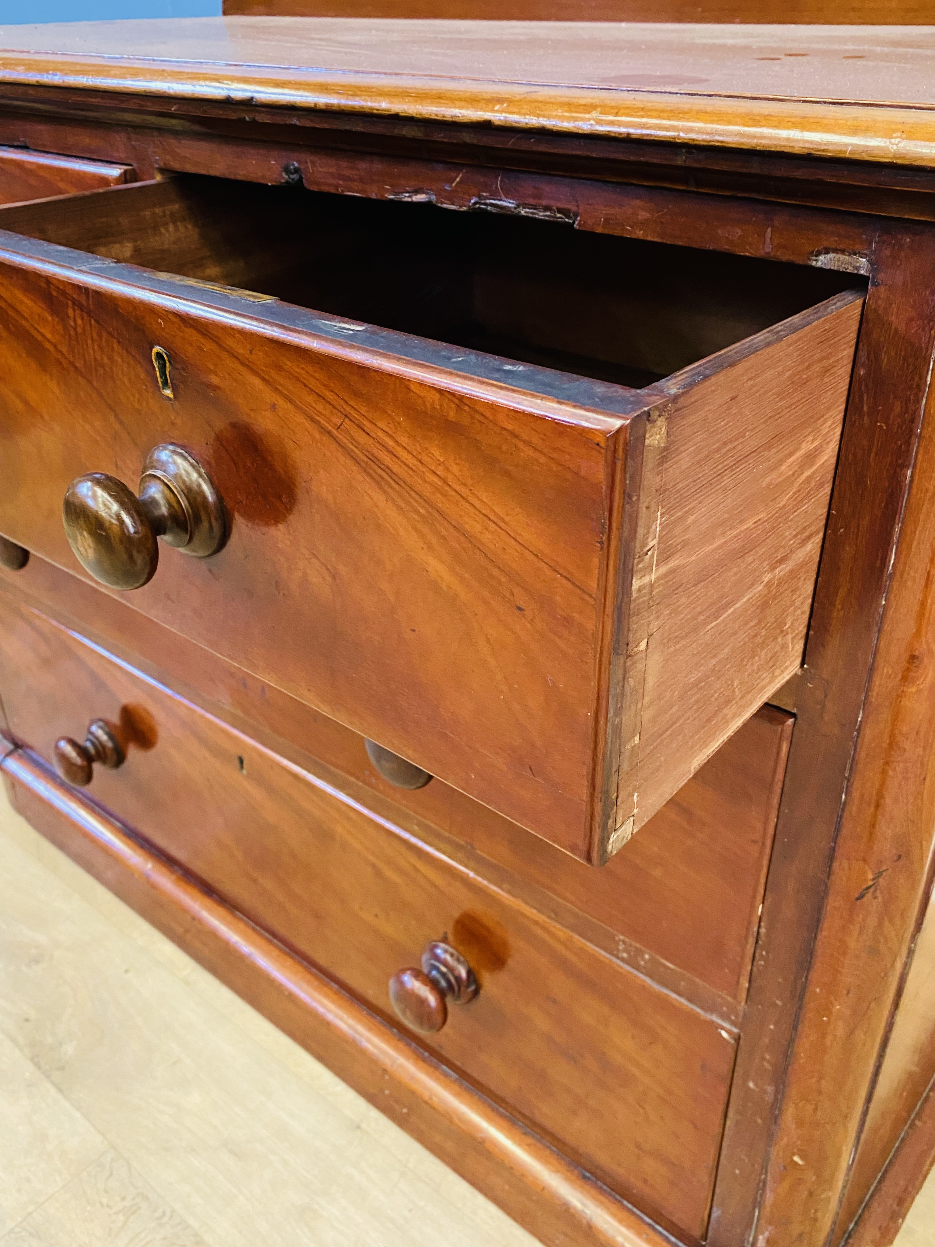 Mahogany Victorian chest of drawers - Image 5 of 5