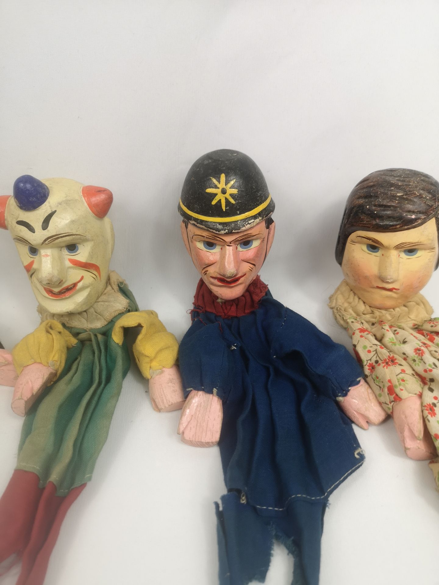 Early 20th century set of wood Punch and Judy puppets - Image 4 of 5