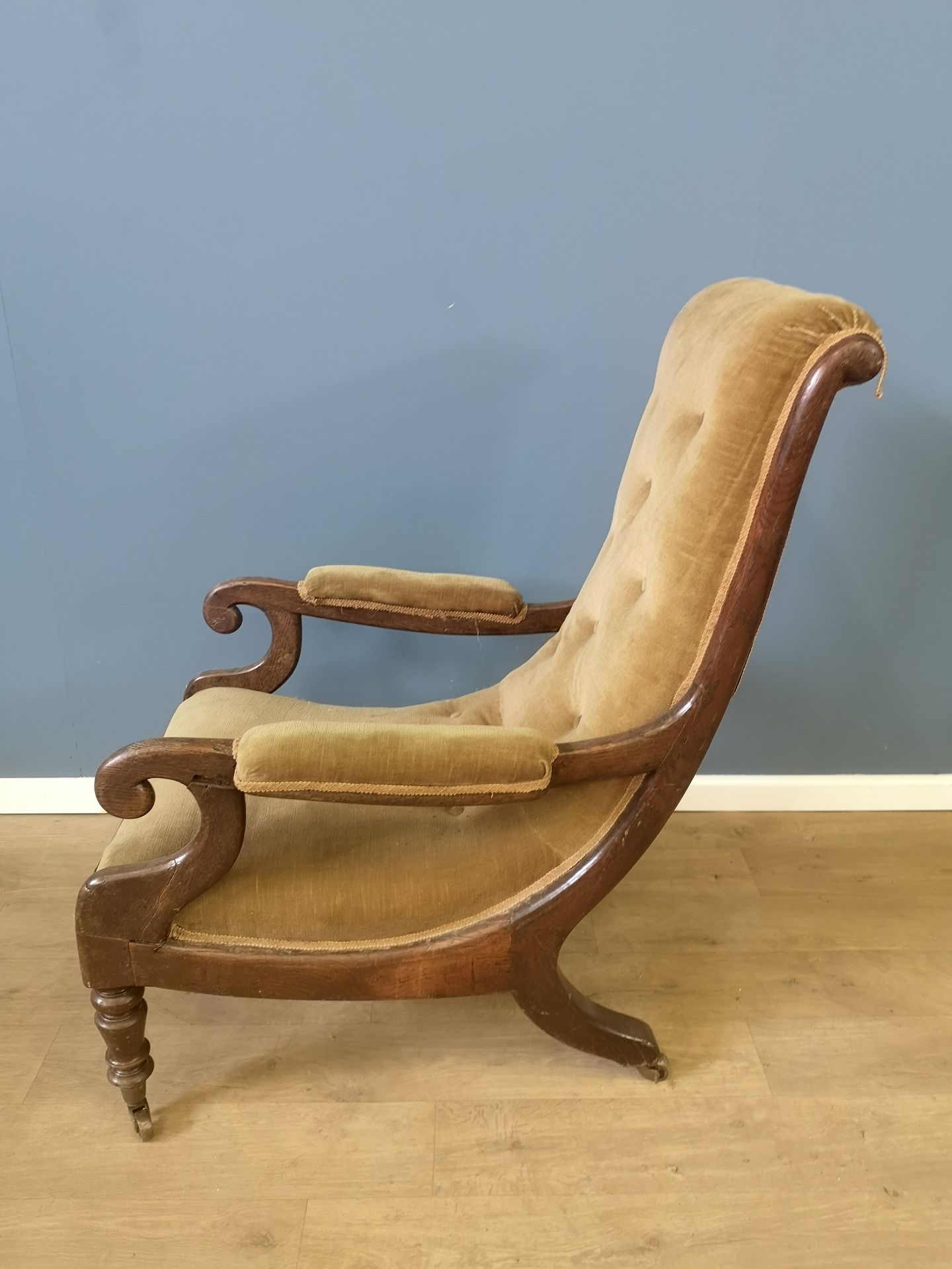 Mahogany slipper shaped armchair - Image 3 of 3