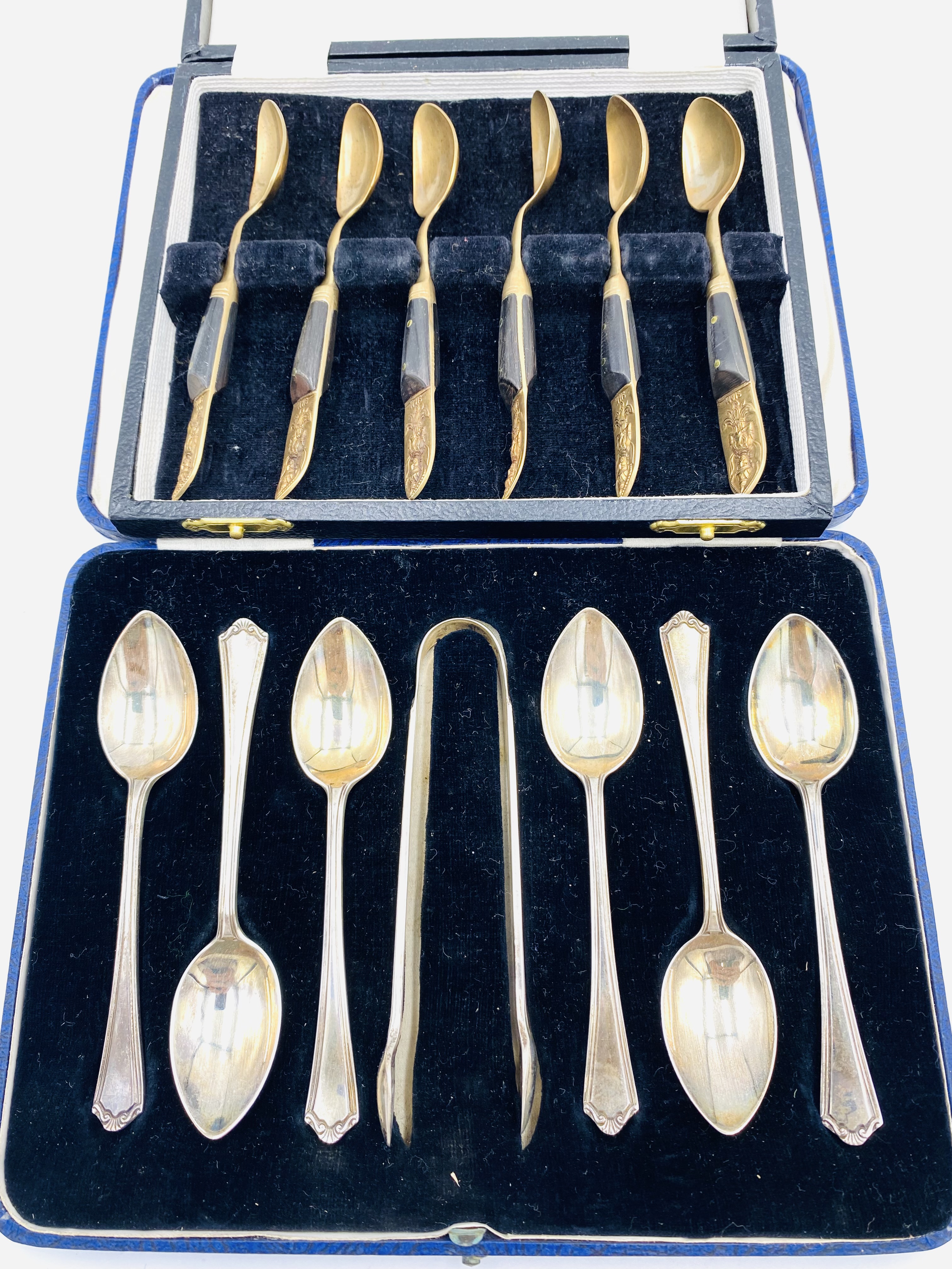 Boxed set of six silver spoons and sugar tongs