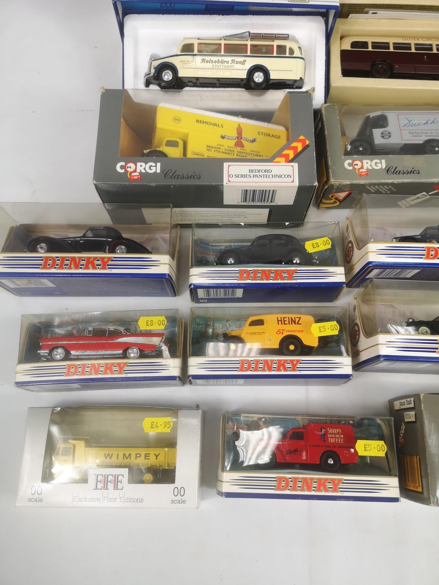Ten Dinky diecast model vehicles together with a quantity of other diecast model vehicles - Image 3 of 4