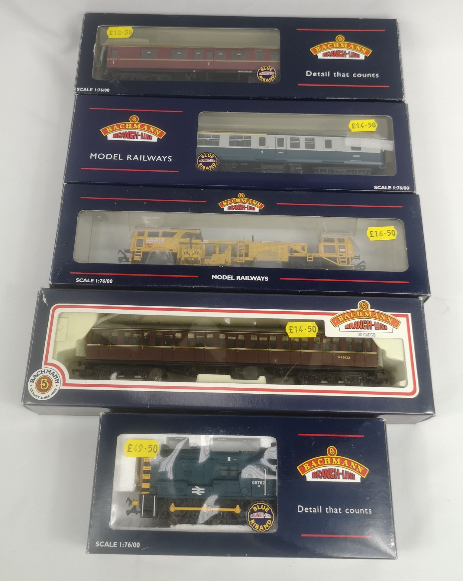 Three bachmann 00 gauge carriages and other items