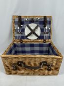 Fitted picnic hamper