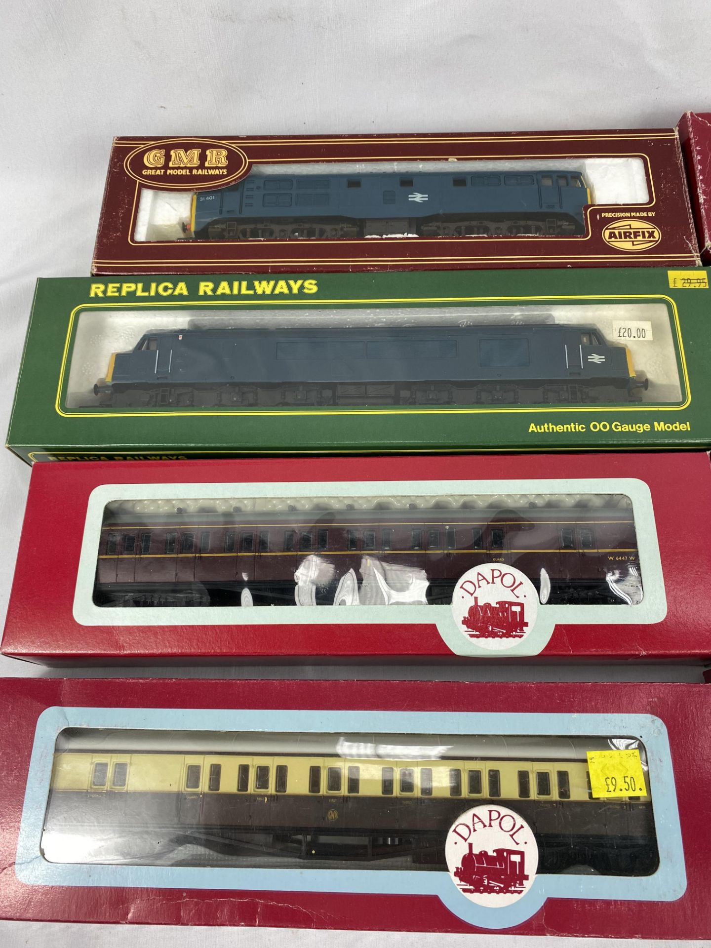 Four boxed 00 gauge locomotives together with four carriages - Image 3 of 3