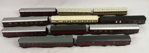 Eleven 00 gauge carriages