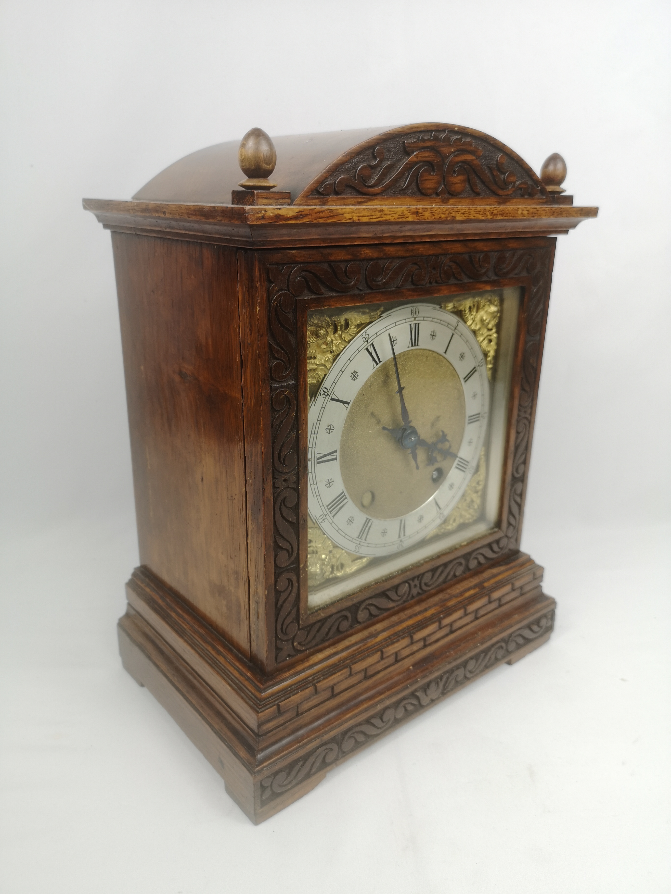Oak cased mantel clock with brass face - Image 6 of 6