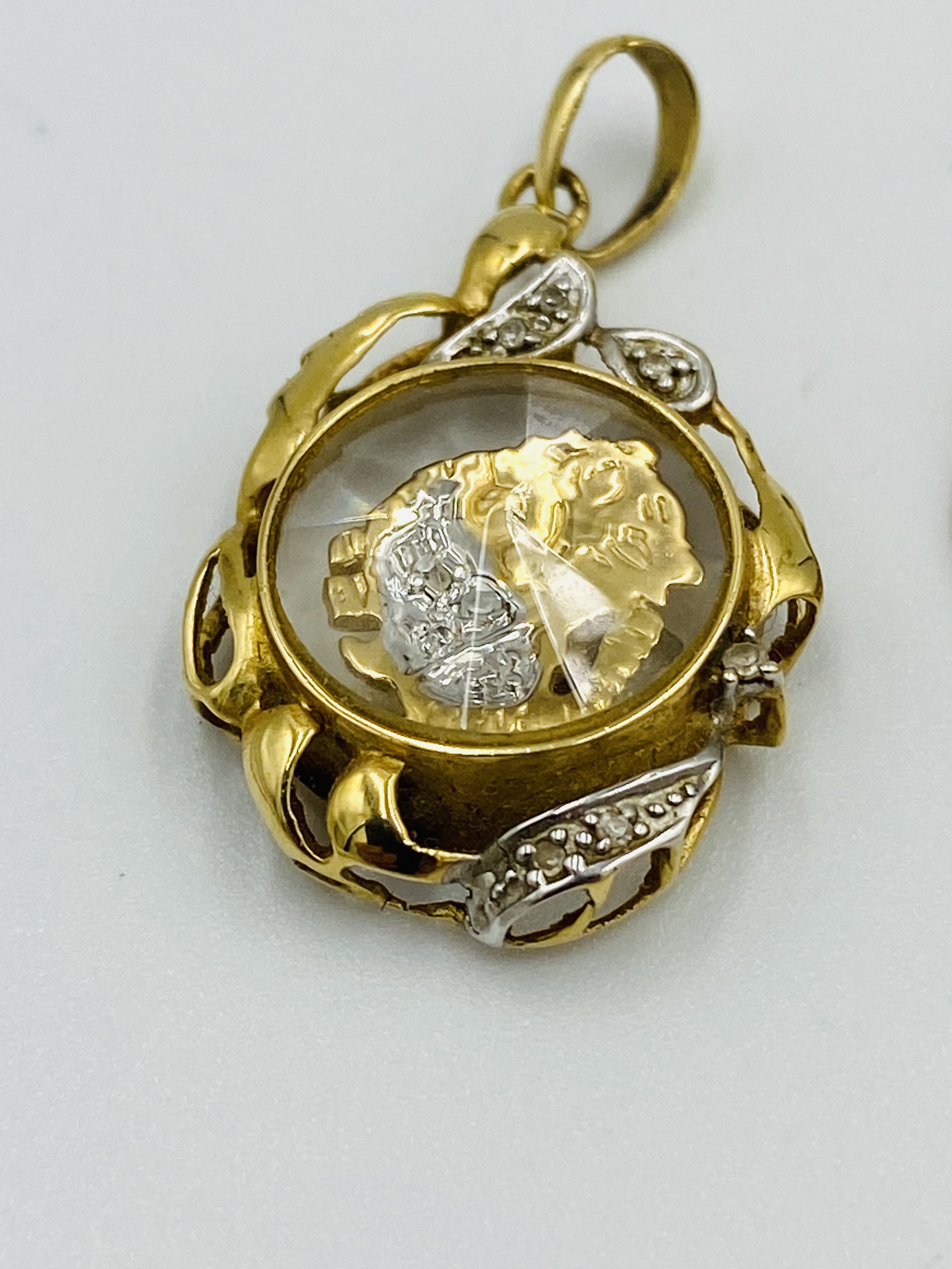18ct gold and diamond pendant together with two 9ct gold pendants - Image 4 of 6