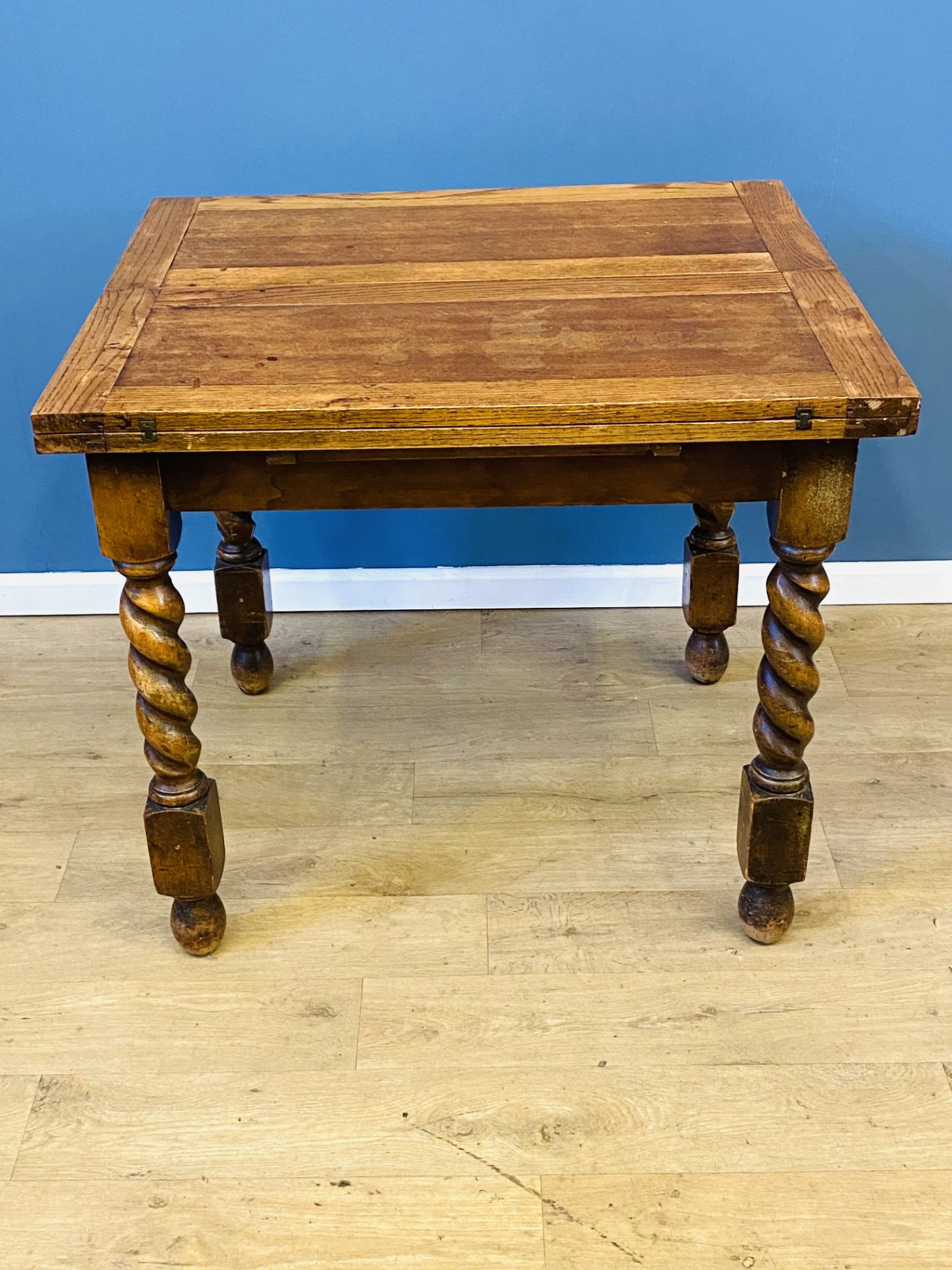 Oak extendable table