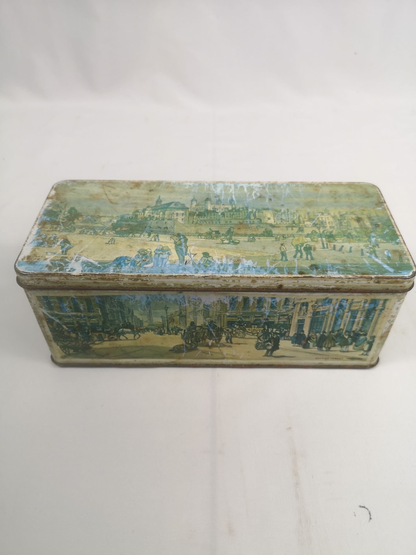 Approximately twenty biscuit and other tins - Image 5 of 9