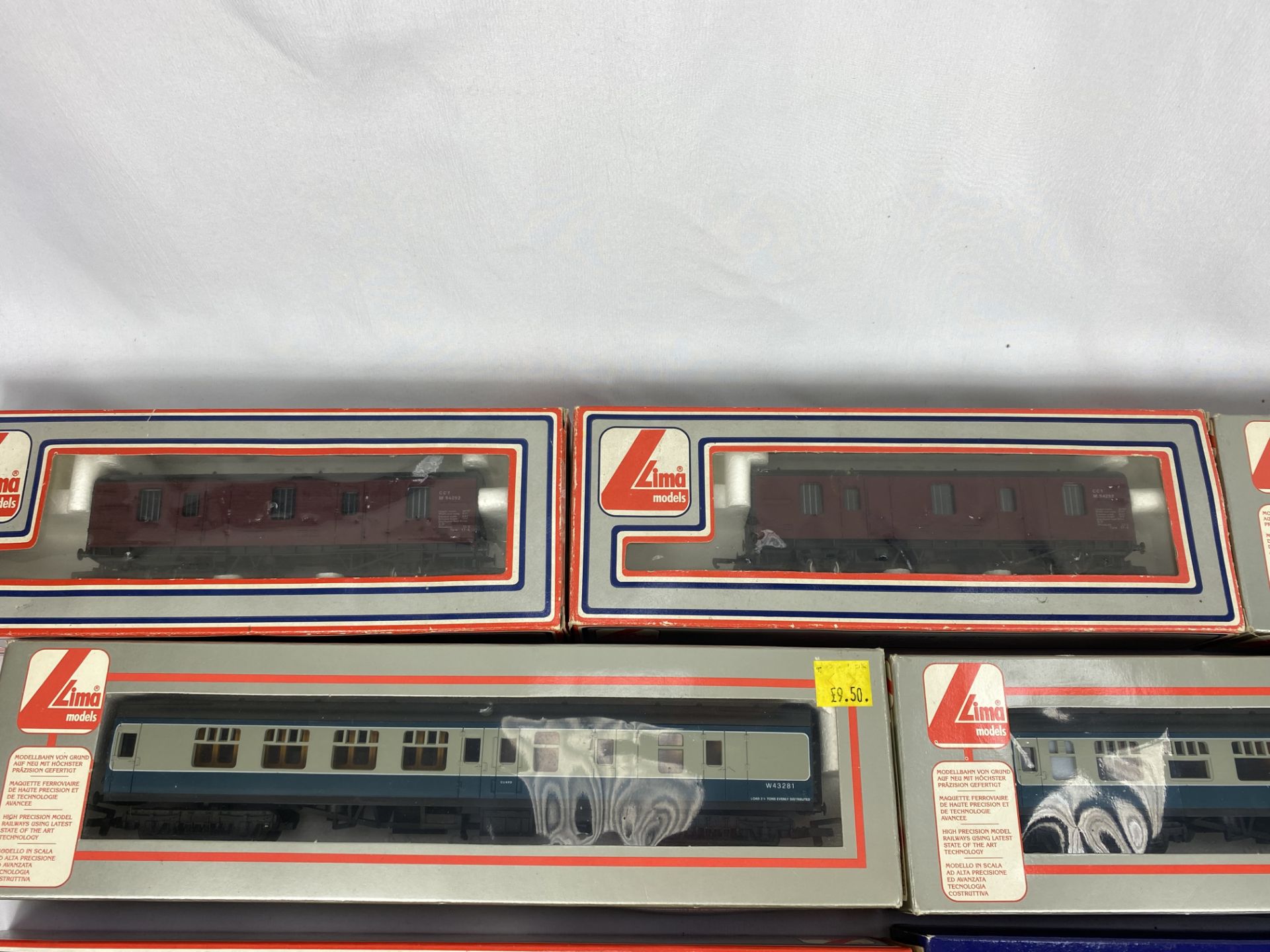 Six Lima model locomotives and carriages - Image 2 of 7