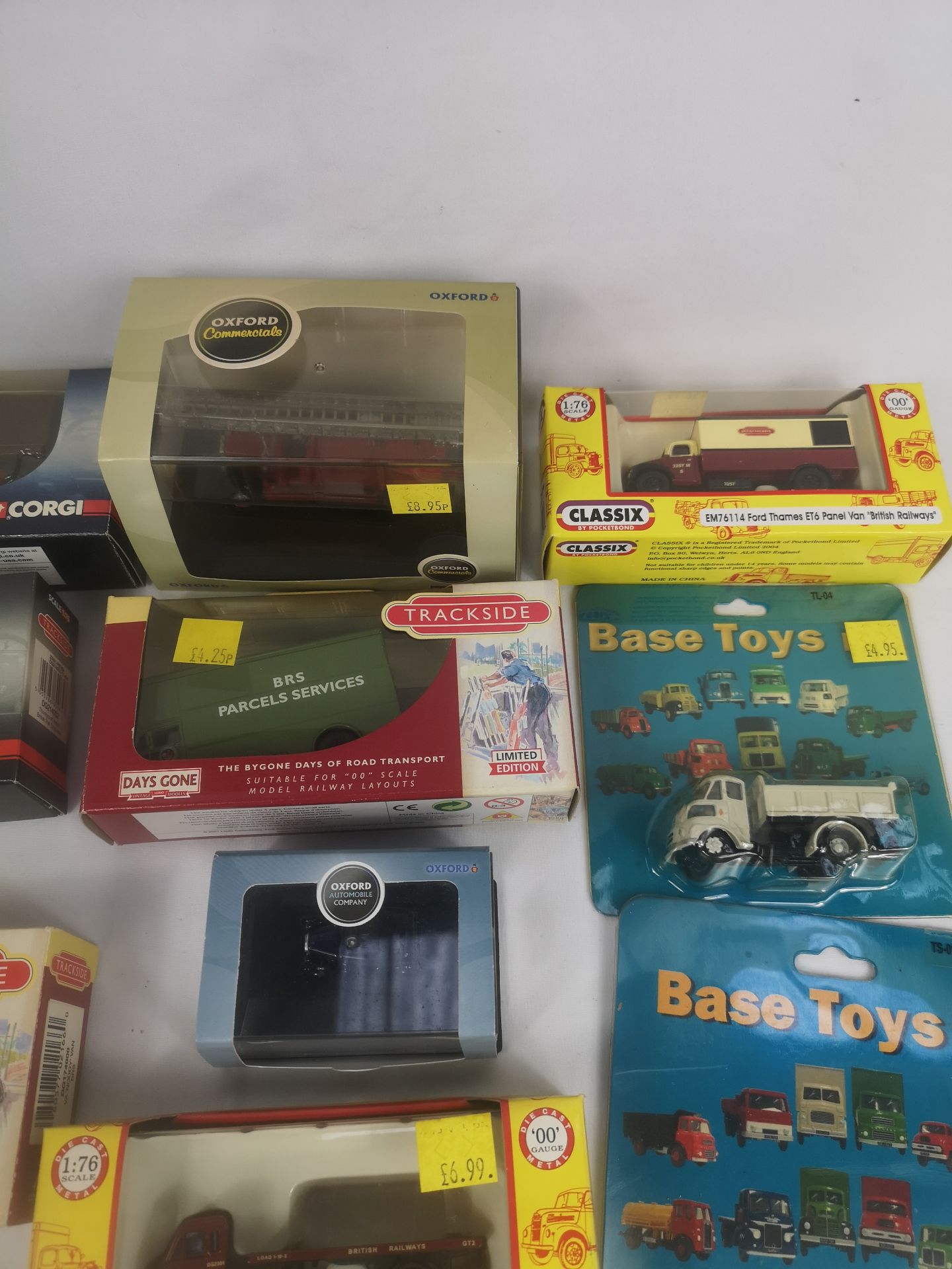 Quantity of boxed model vehicles - Image 8 of 9