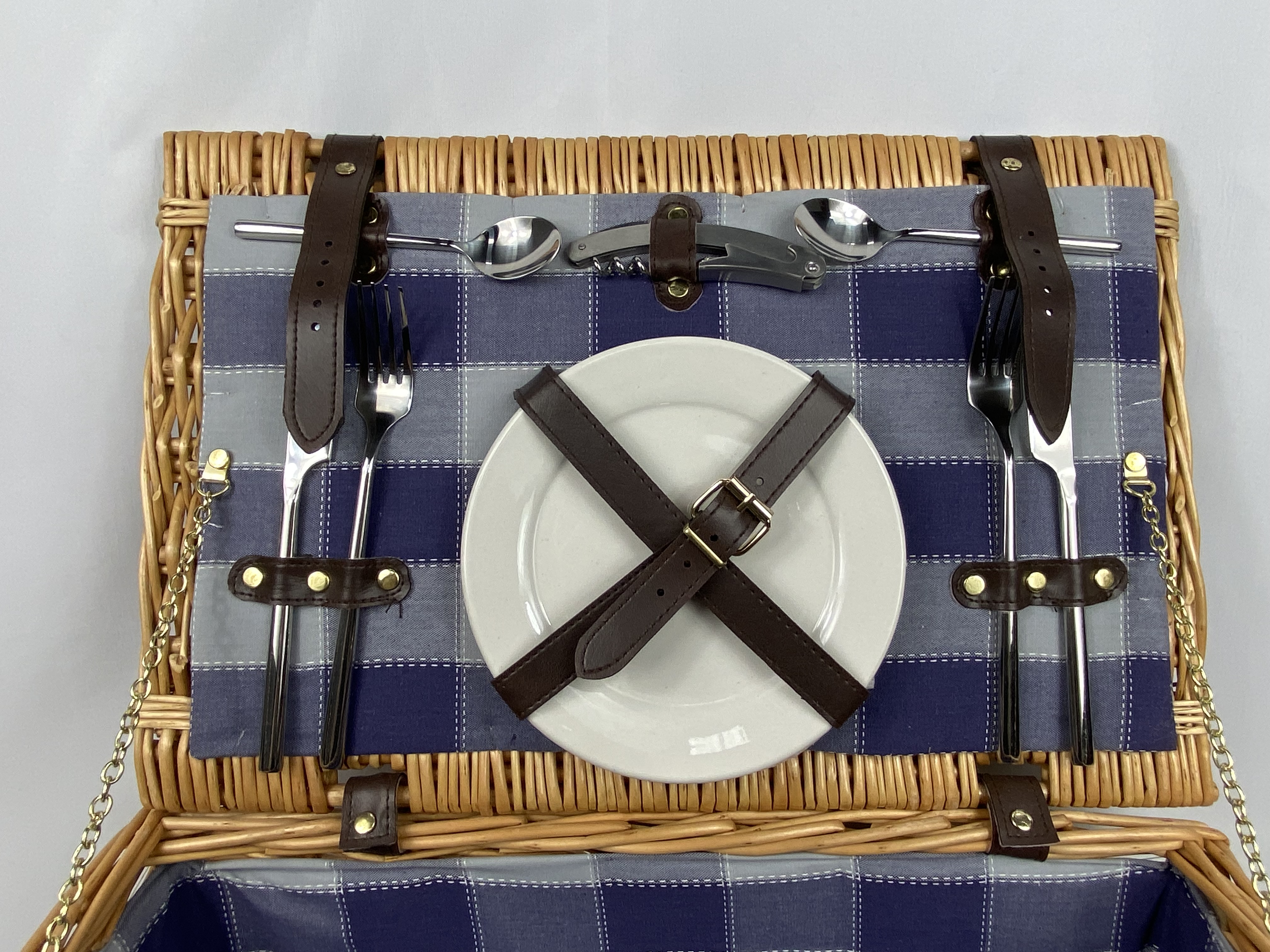 Fitted picnic hamper - Image 4 of 5