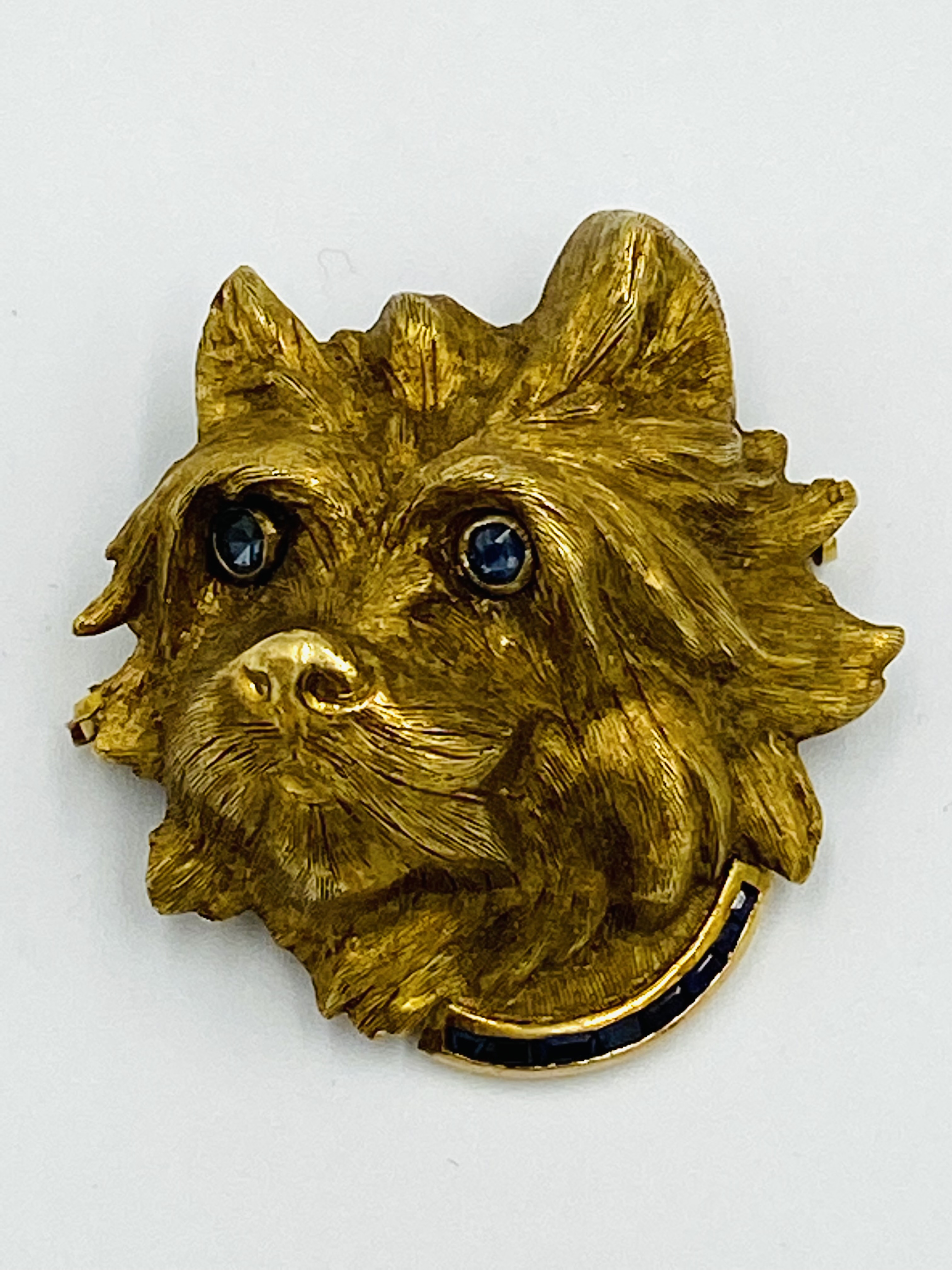 18ct gold and sapphire dog's head brooch