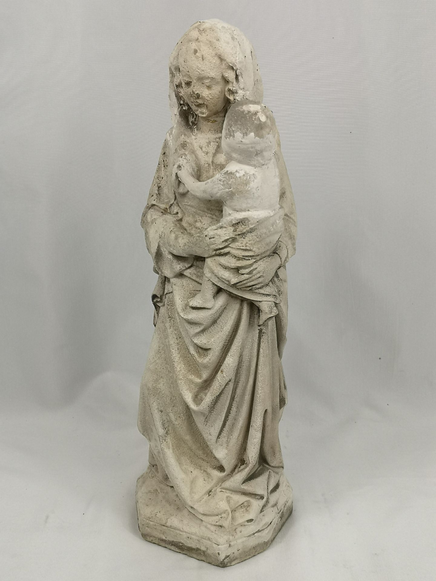 Stone carving of the Madonna and child - Image 8 of 8