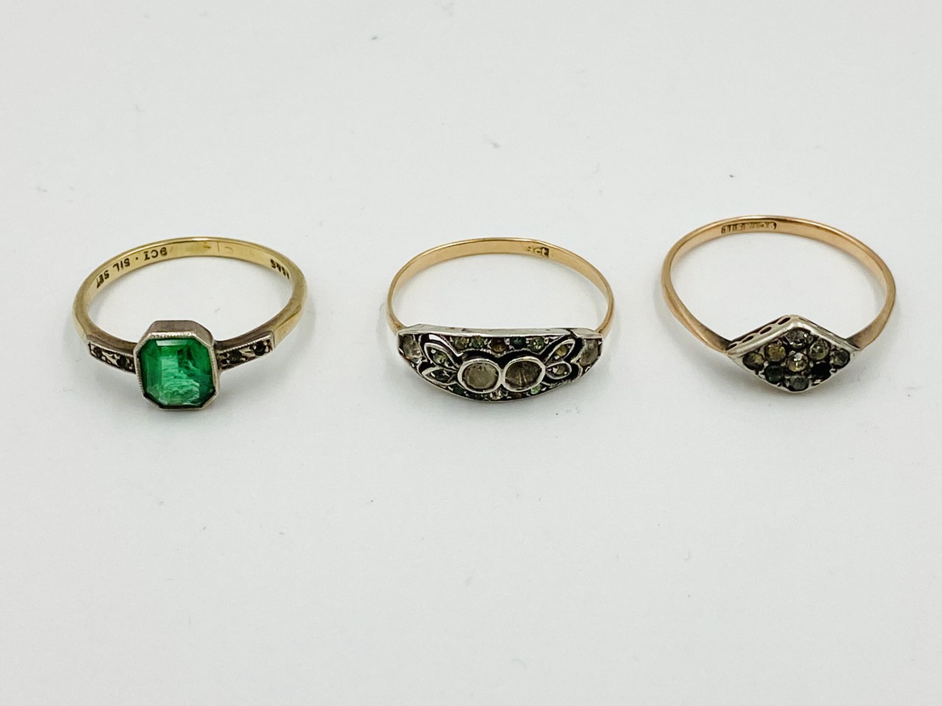 Three 9ct gold rings together with a pair of earrings - Image 3 of 5