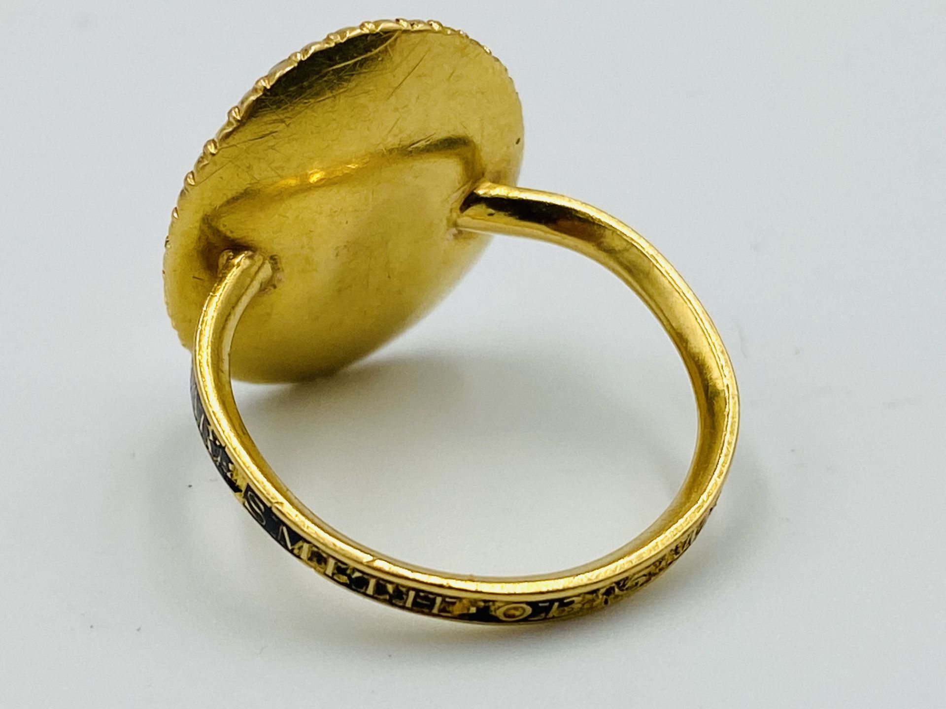 Gold mourning ring dated 1852 - Image 3 of 5