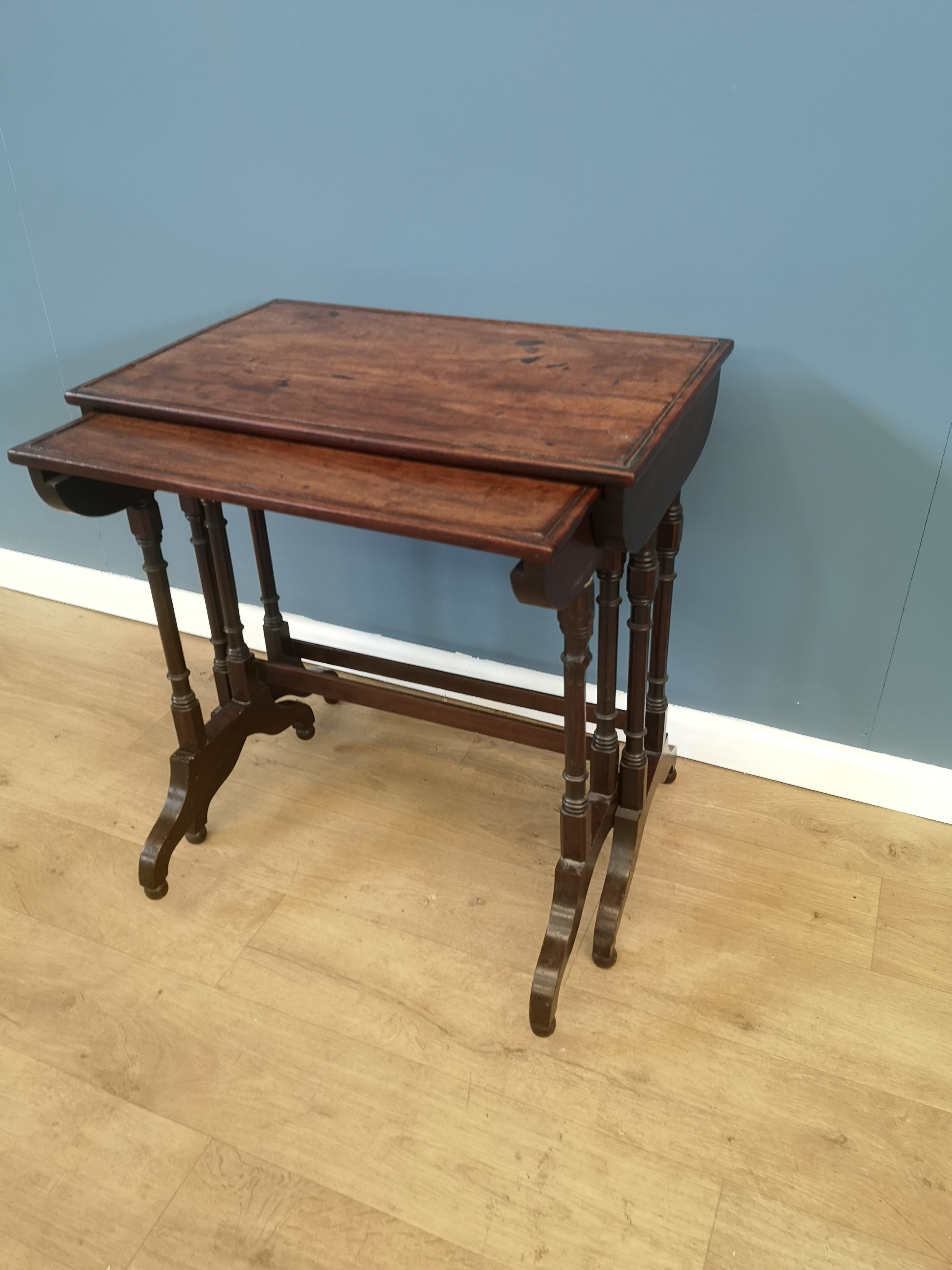 Nest of two mahogany side tables - Image 5 of 6
