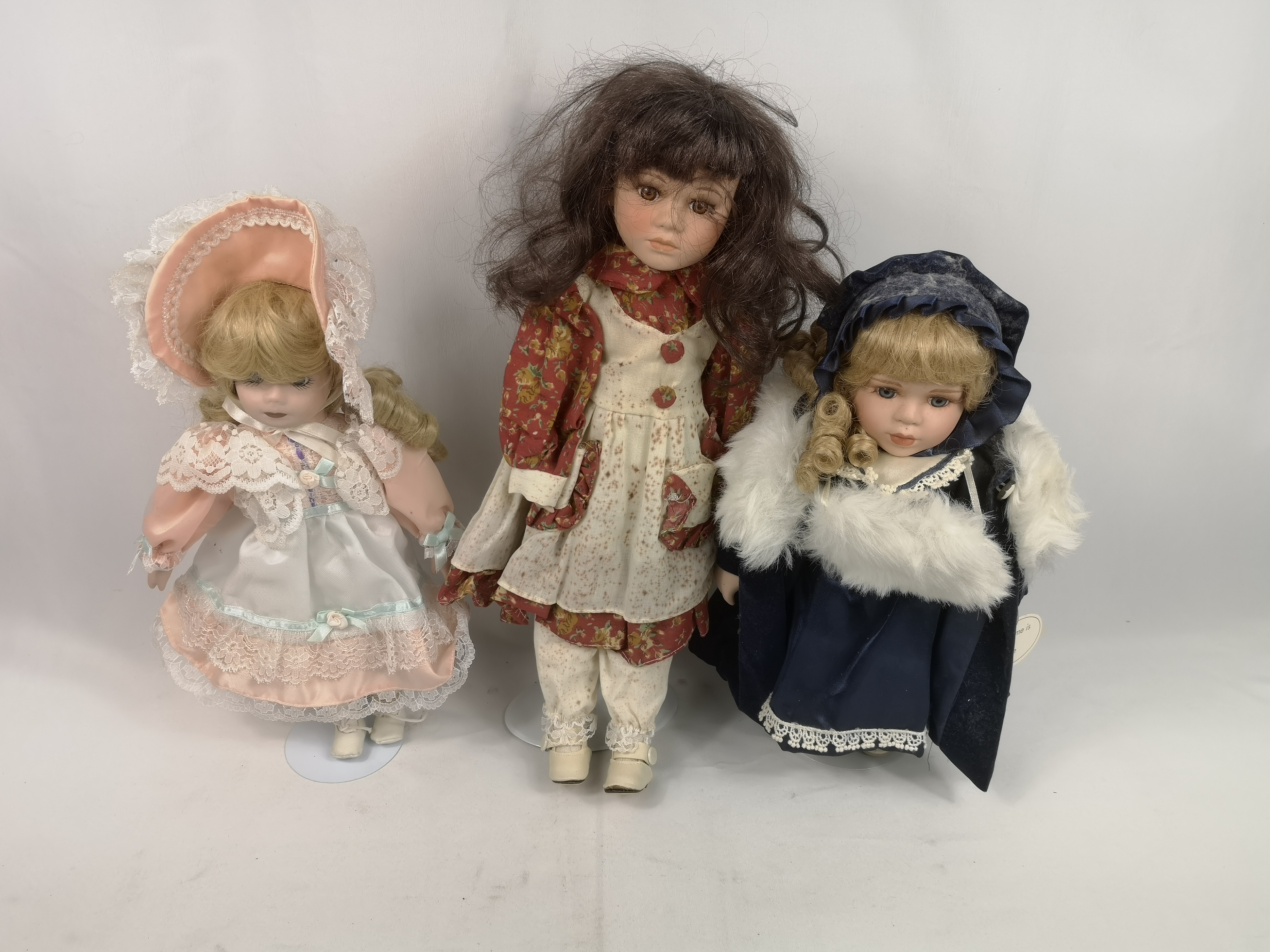 Ten collectors dolls