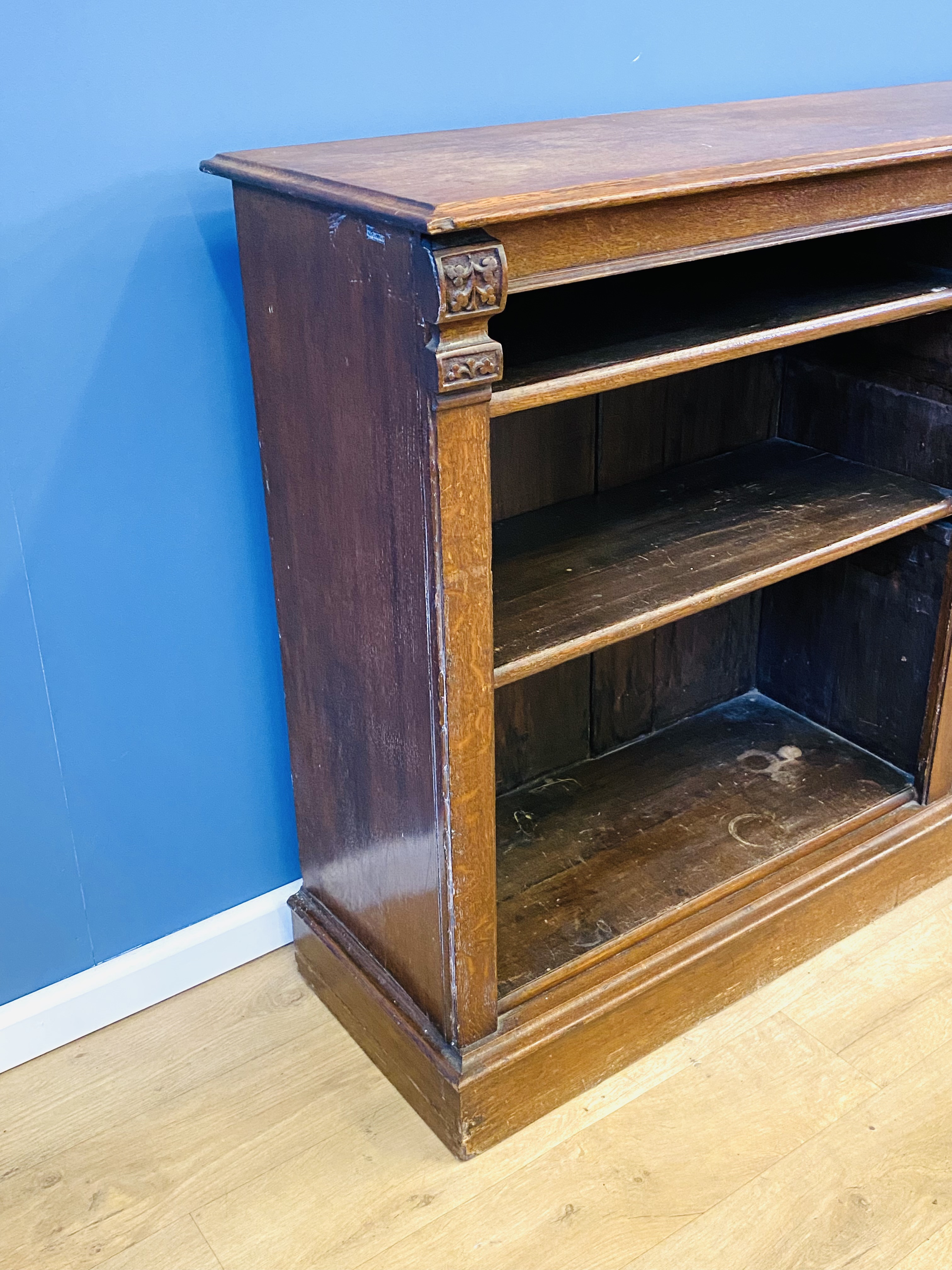 Oak open bookcase - Image 3 of 4