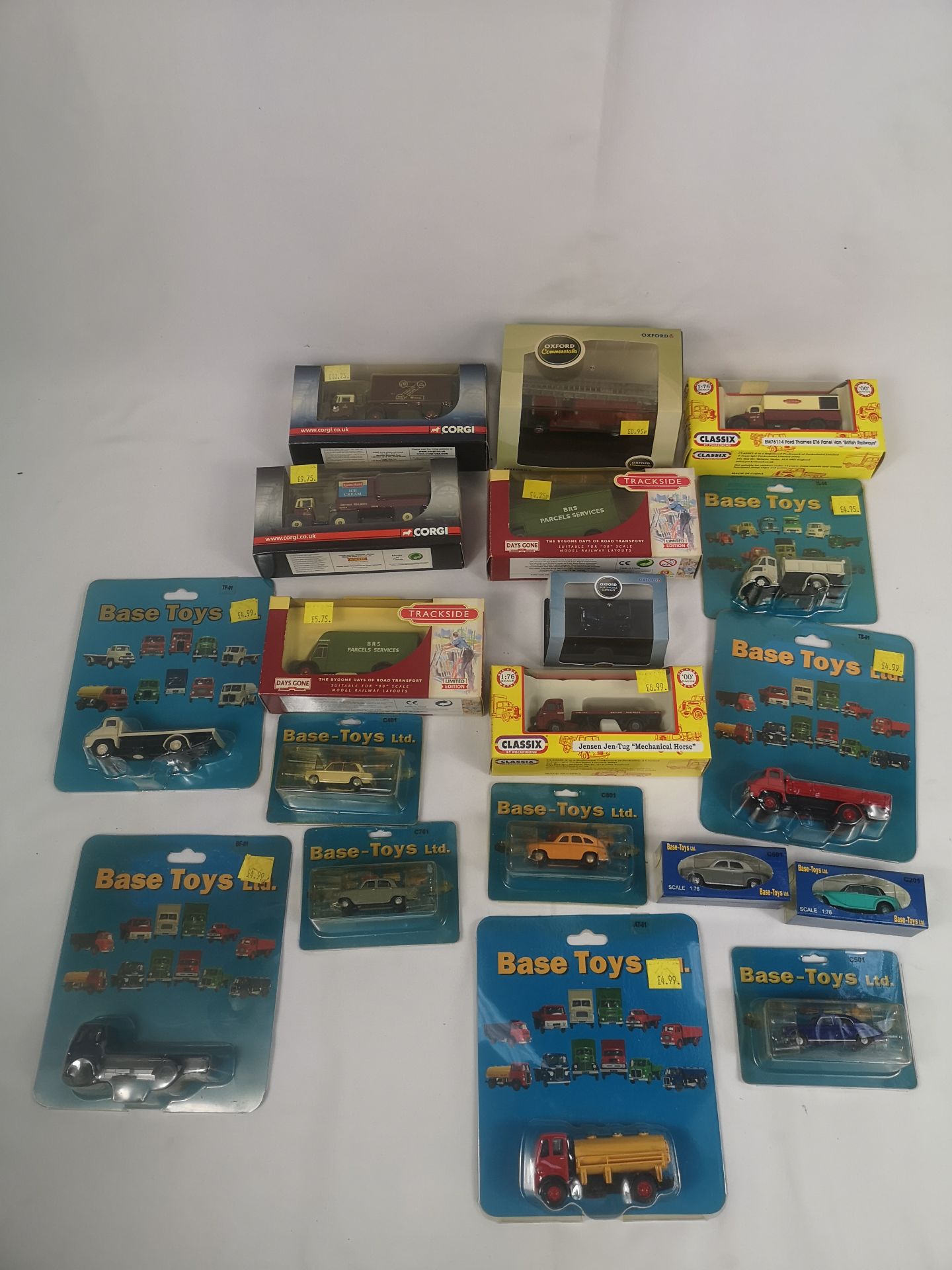 Quantity of boxed model vehicles - Image 2 of 9