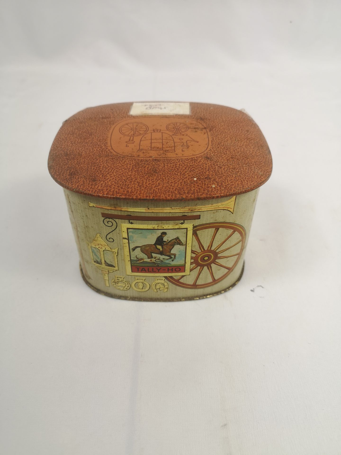 Approximately twenty biscuit and other tins - Image 8 of 9