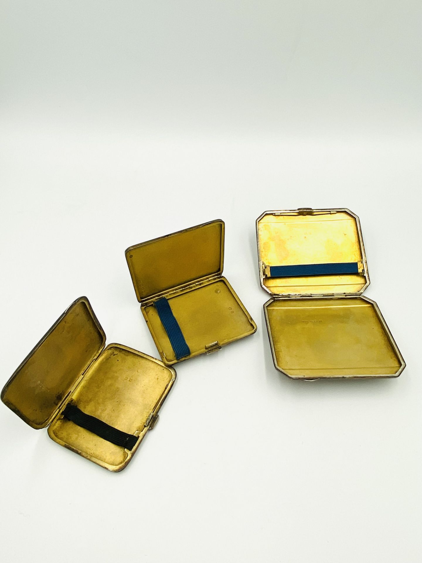 Three silver cigarette cases together with a brass cigarette case - Image 3 of 5