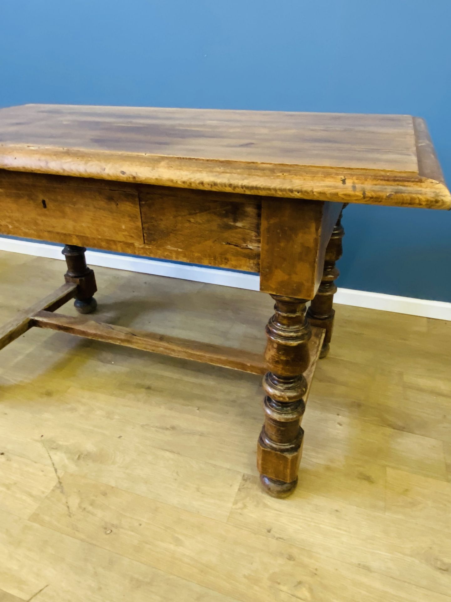 Pine farmhouse table - Image 4 of 5