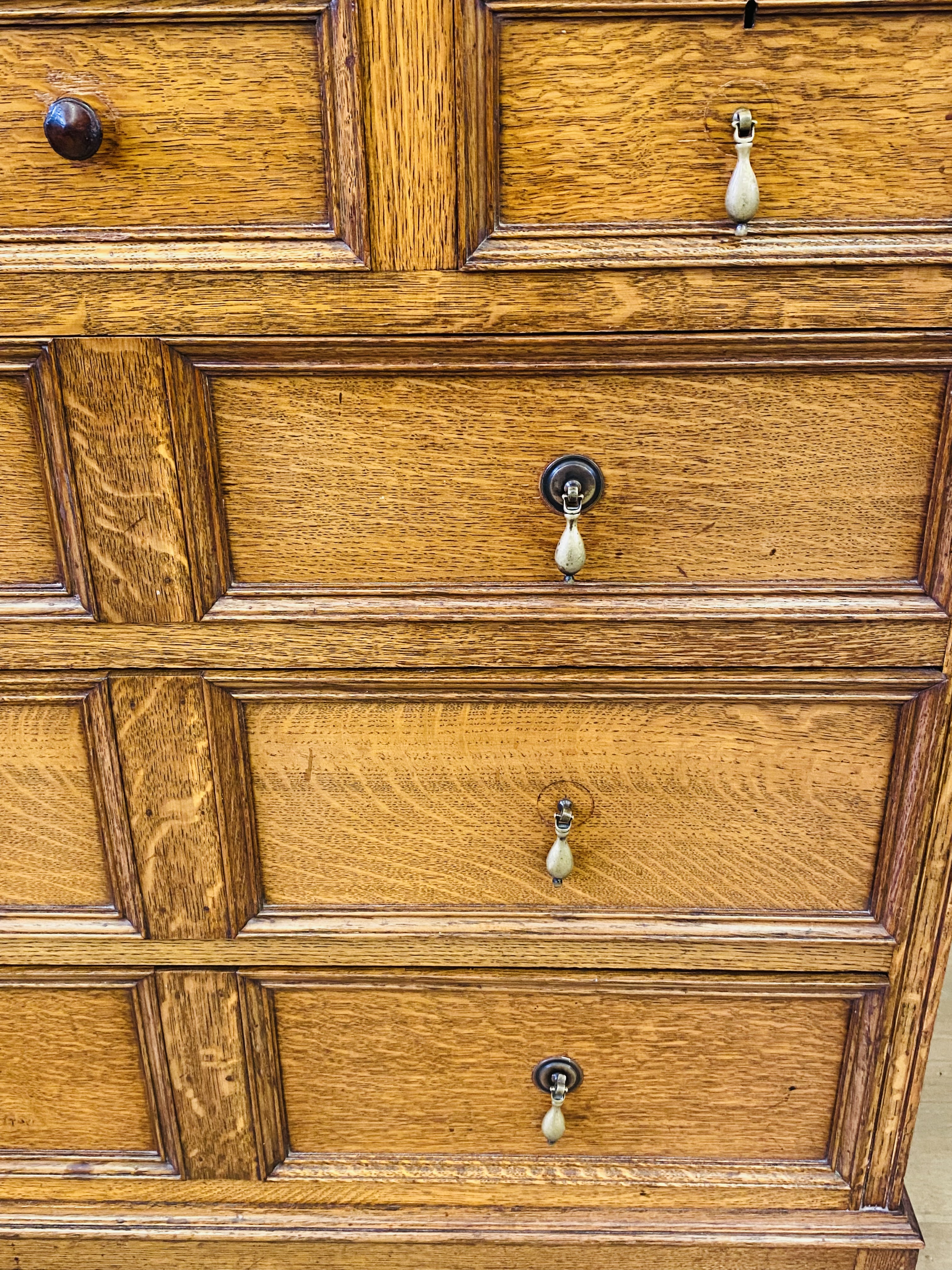 Oak 17th century style chest of drawers - Image 5 of 6