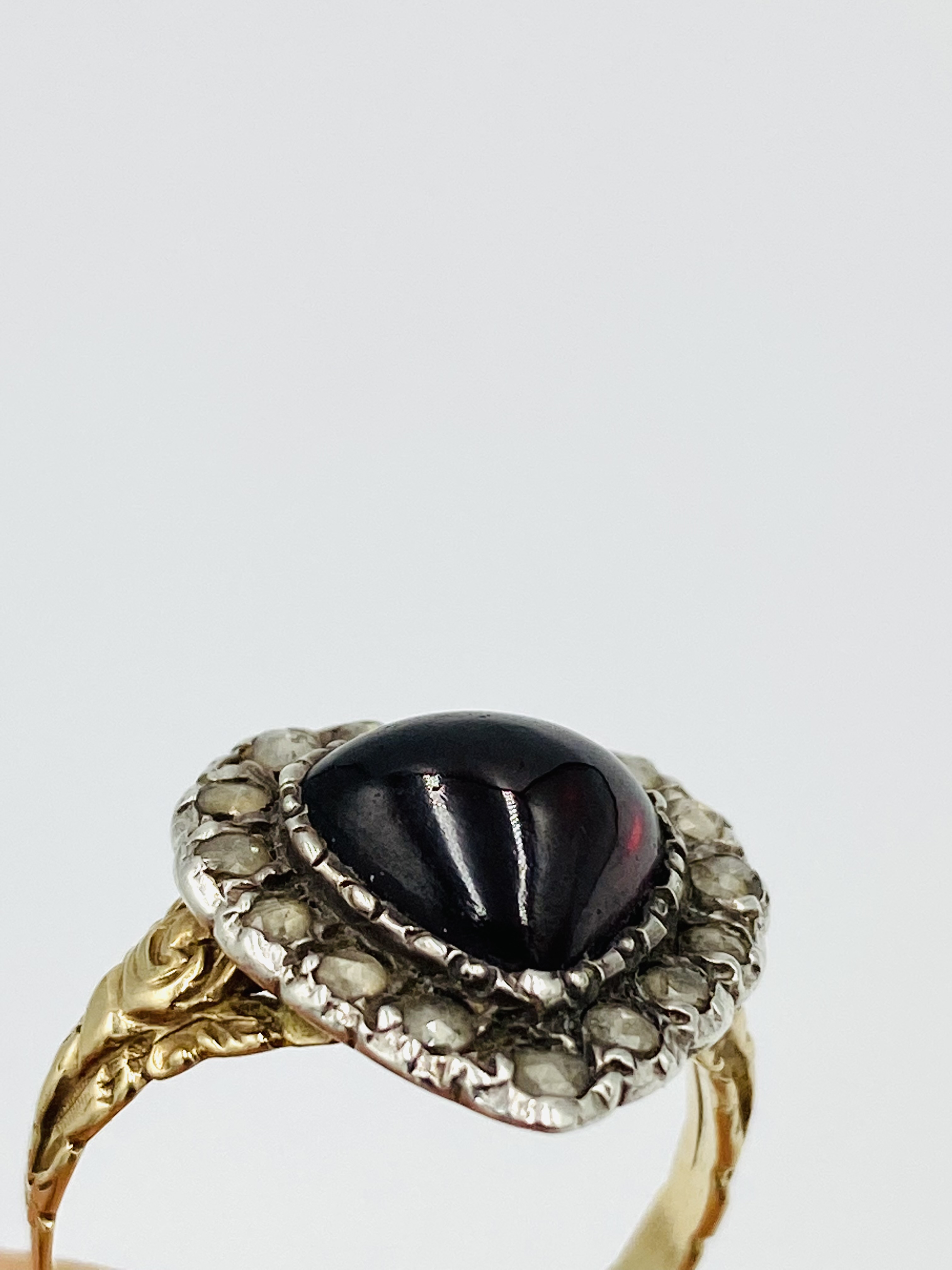 Gold and platinum set diamond and garnet heart shaped ring - Image 5 of 5