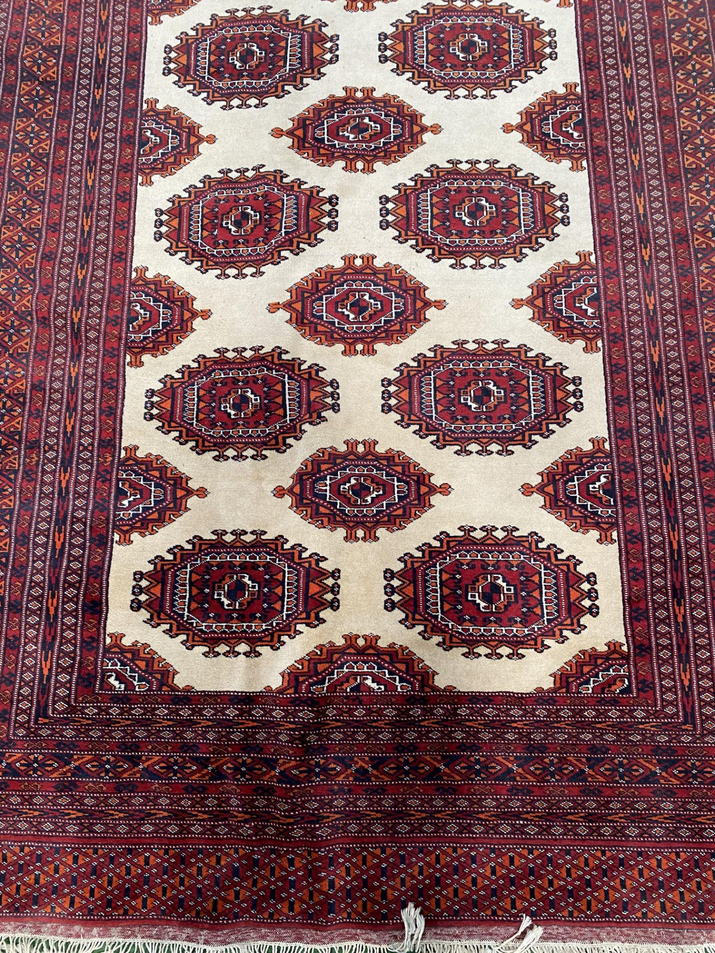 Red ground carpet - Image 2 of 4